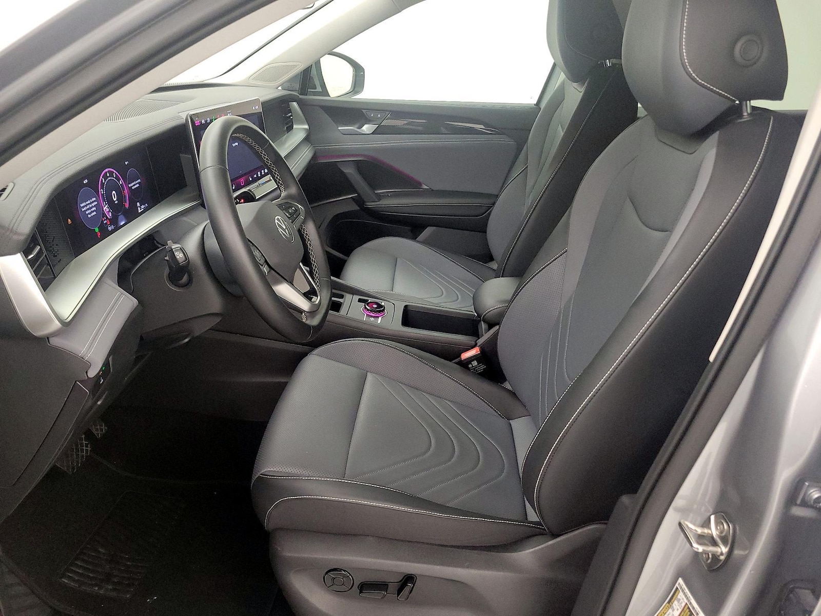 2026 Volkswagen Tiguan SE - Photo 12