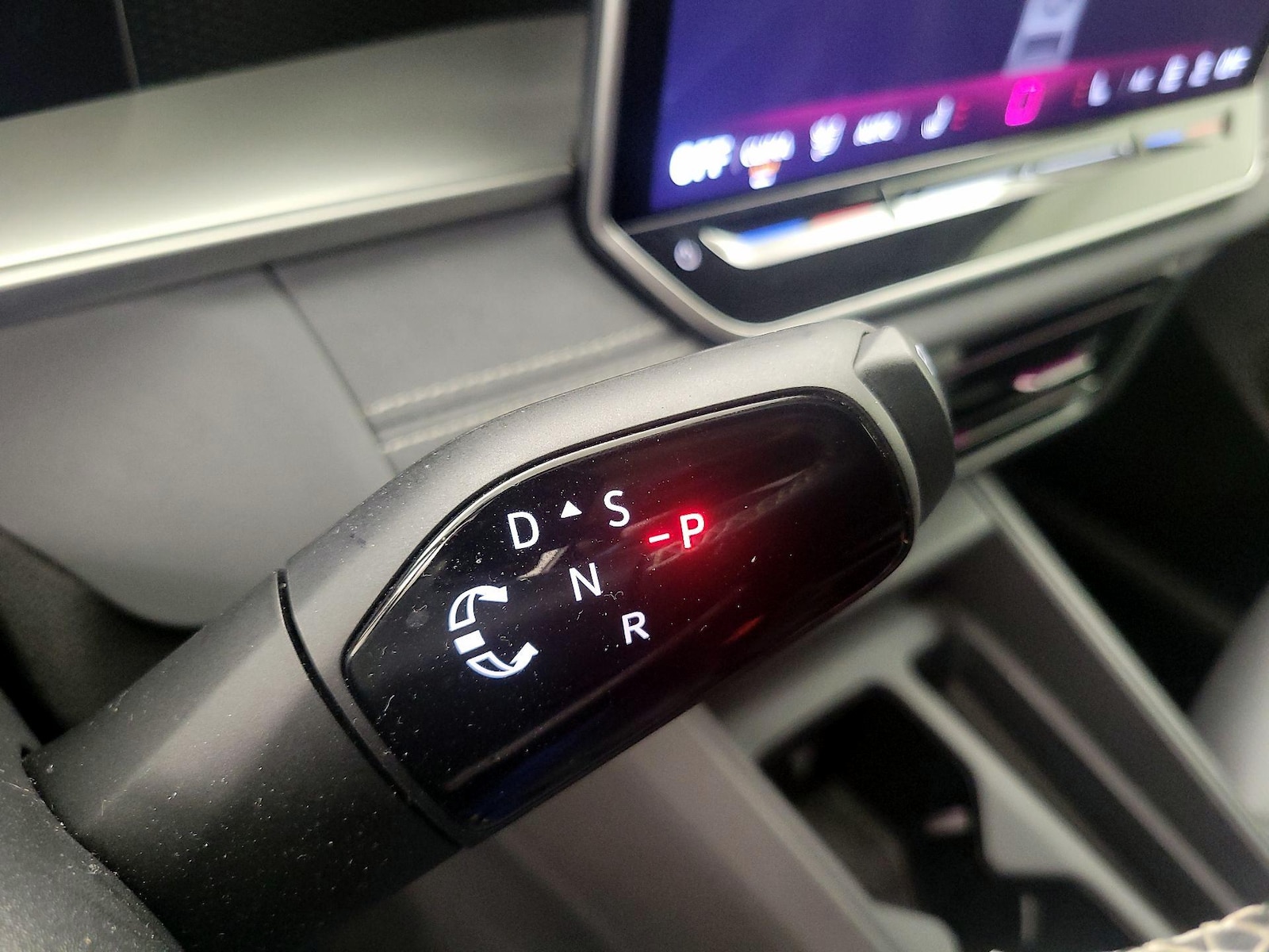 2026 Volkswagen Tiguan SE - Photo 18
