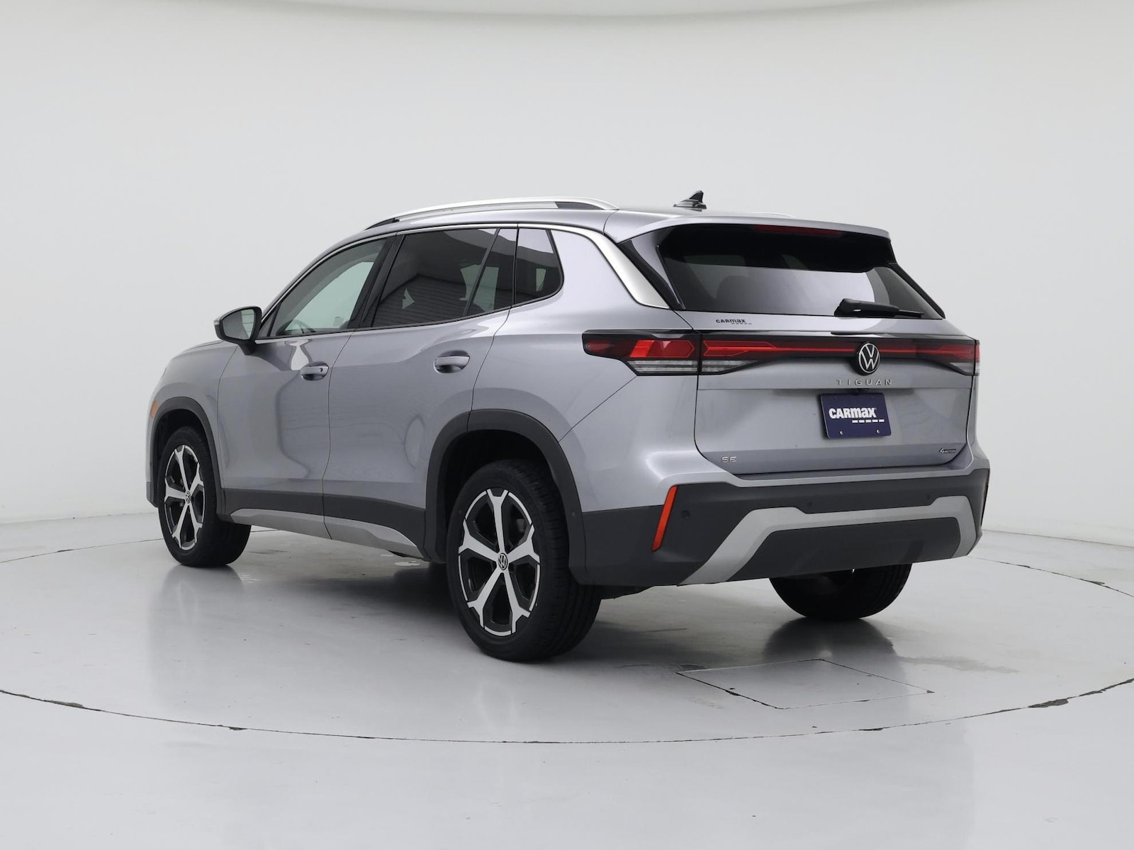 2026 Volkswagen Tiguan SE - Photo 3