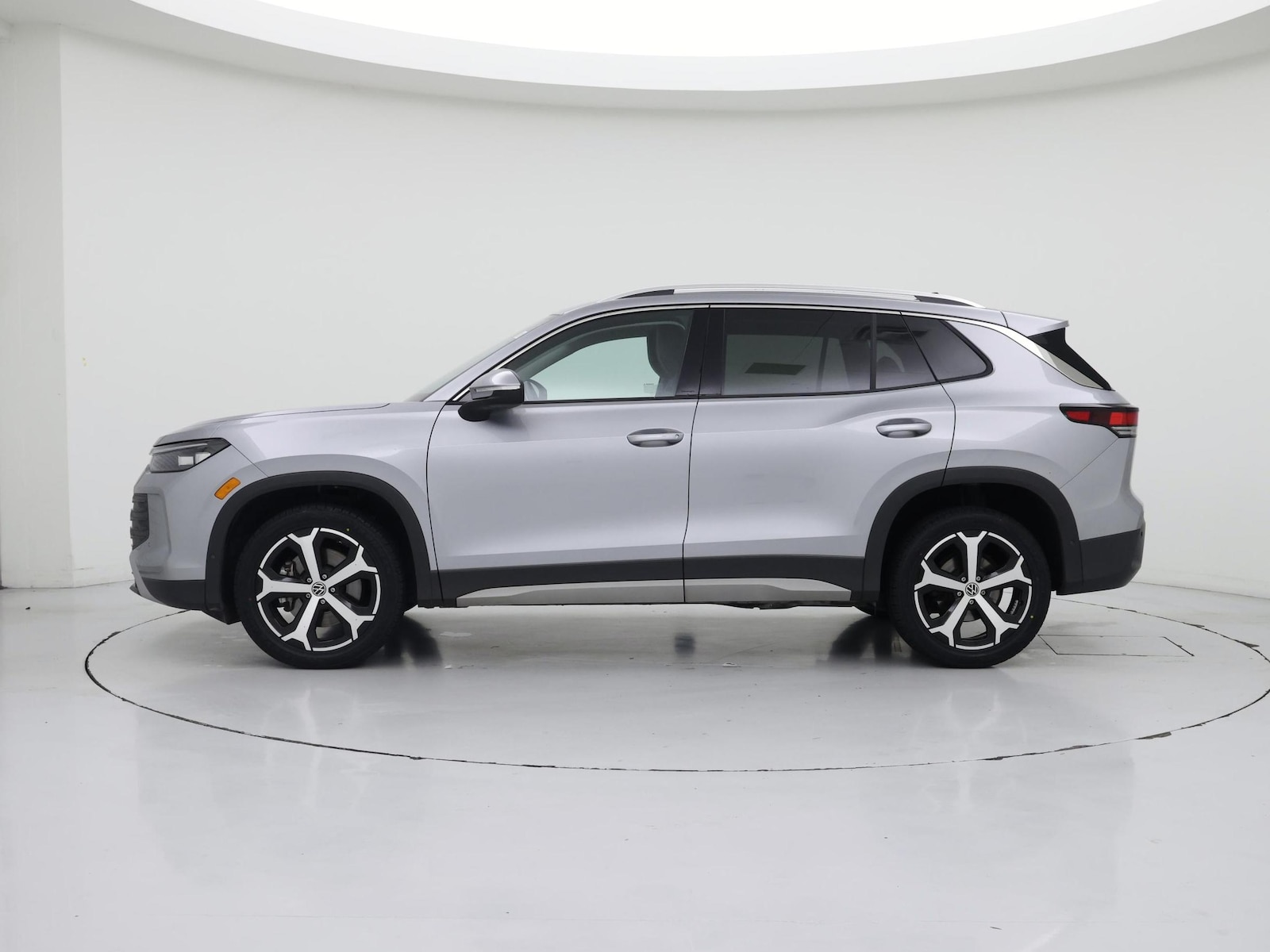 2026 Volkswagen Tiguan SE - Photo 4