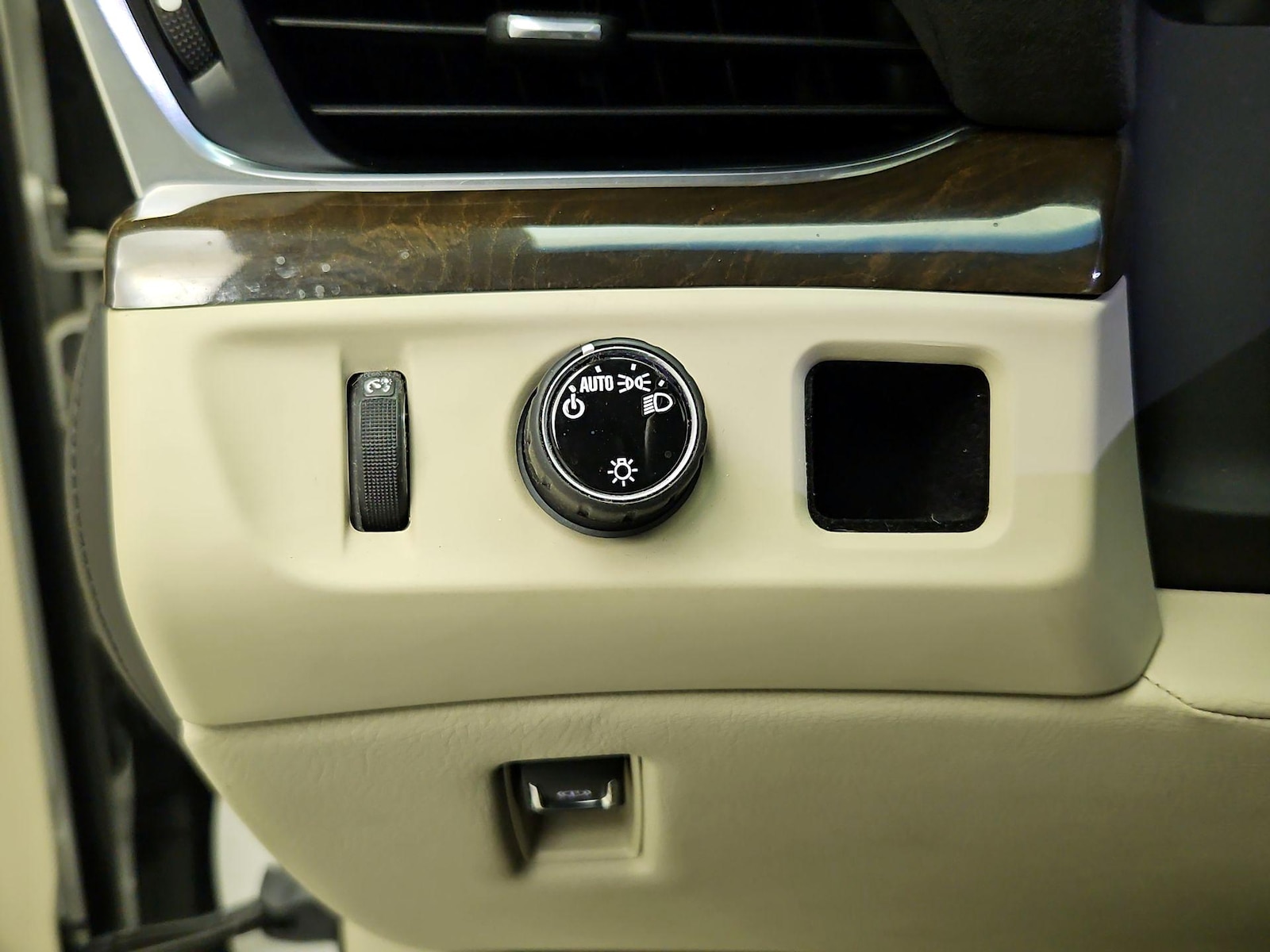 2018 Cadillac Escalade Premium Luxury - Photo 14