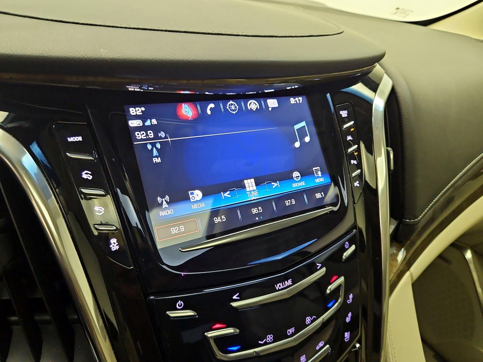 2018 Cadillac Escalade Premium Luxury - Photo 17