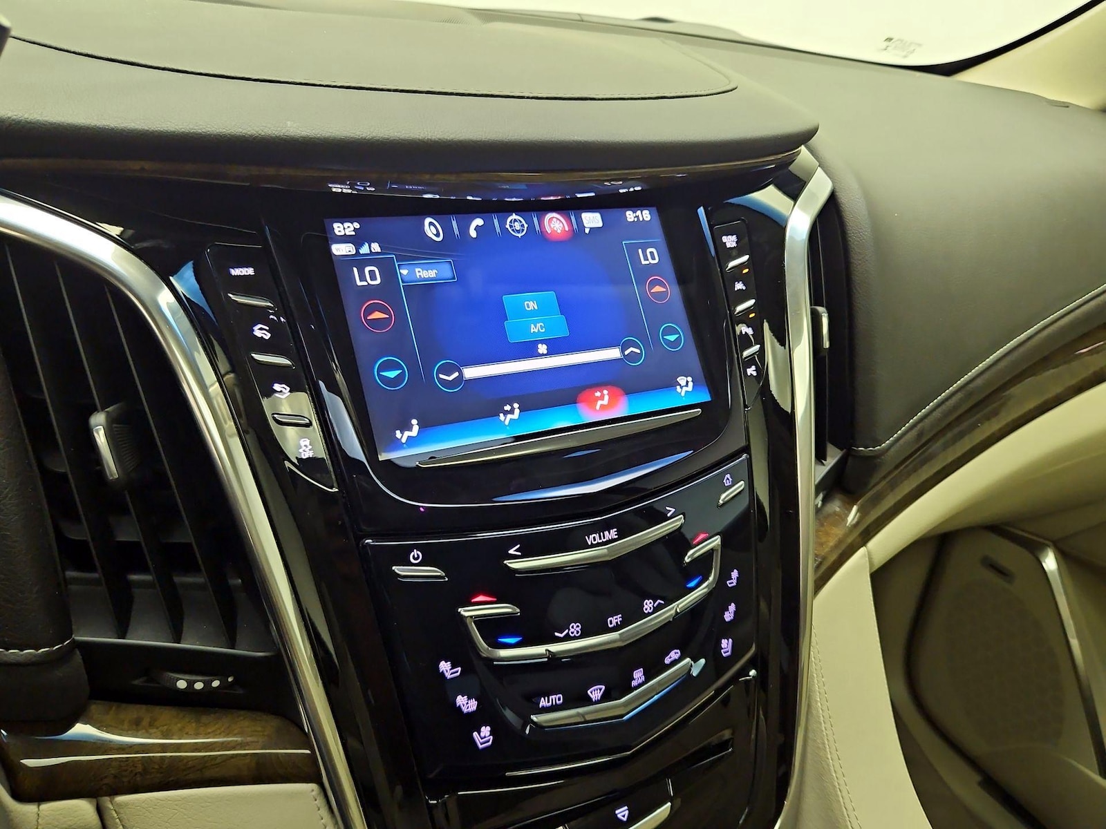 2018 Cadillac Escalade Premium Luxury - Photo 18