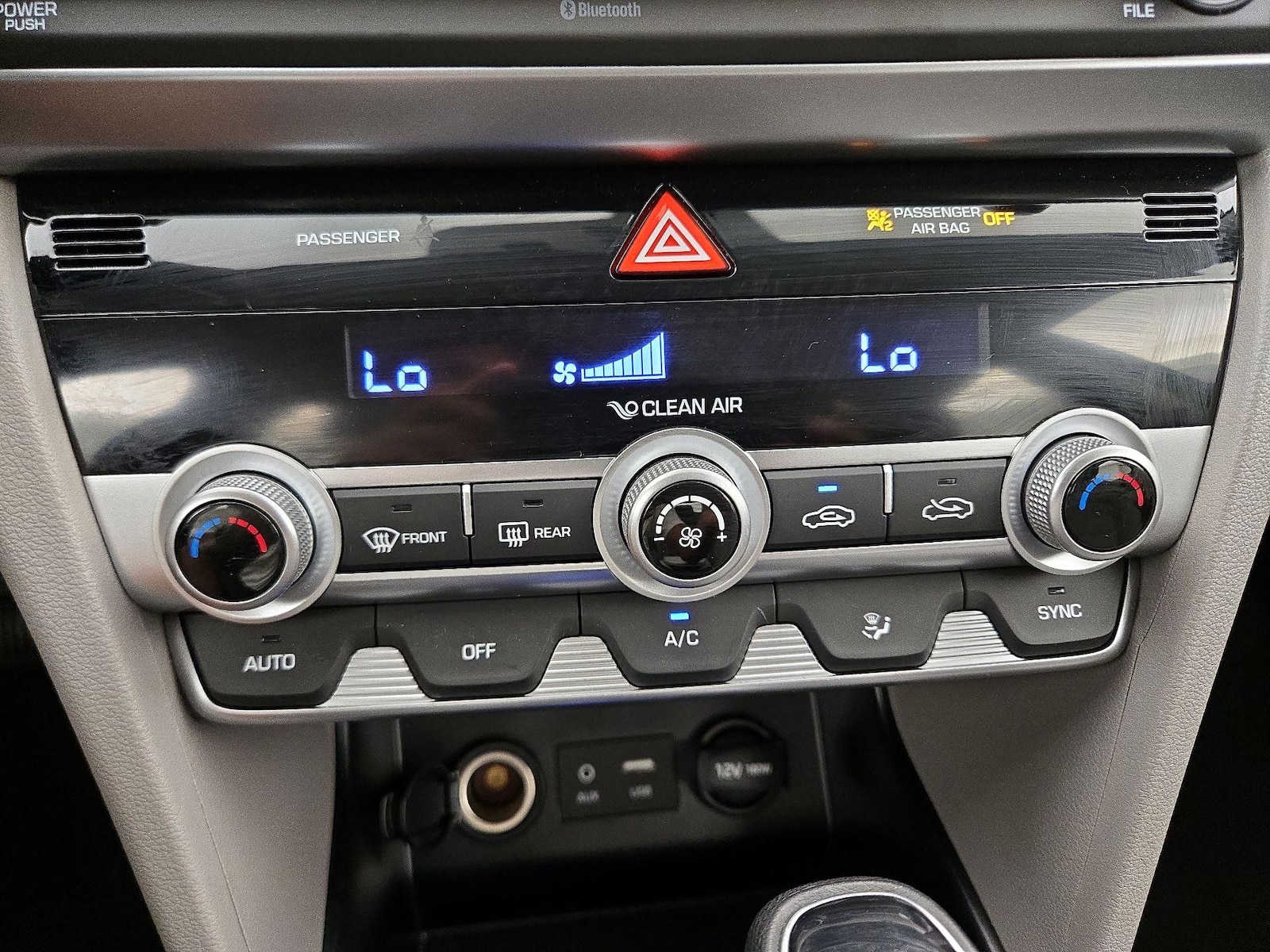 2020 Hyundai Elantra SE - Photo 17