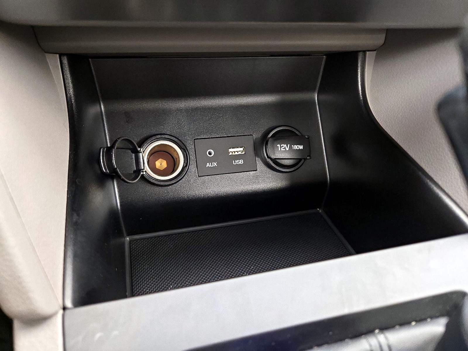 2020 Hyundai Elantra SE - Photo 19