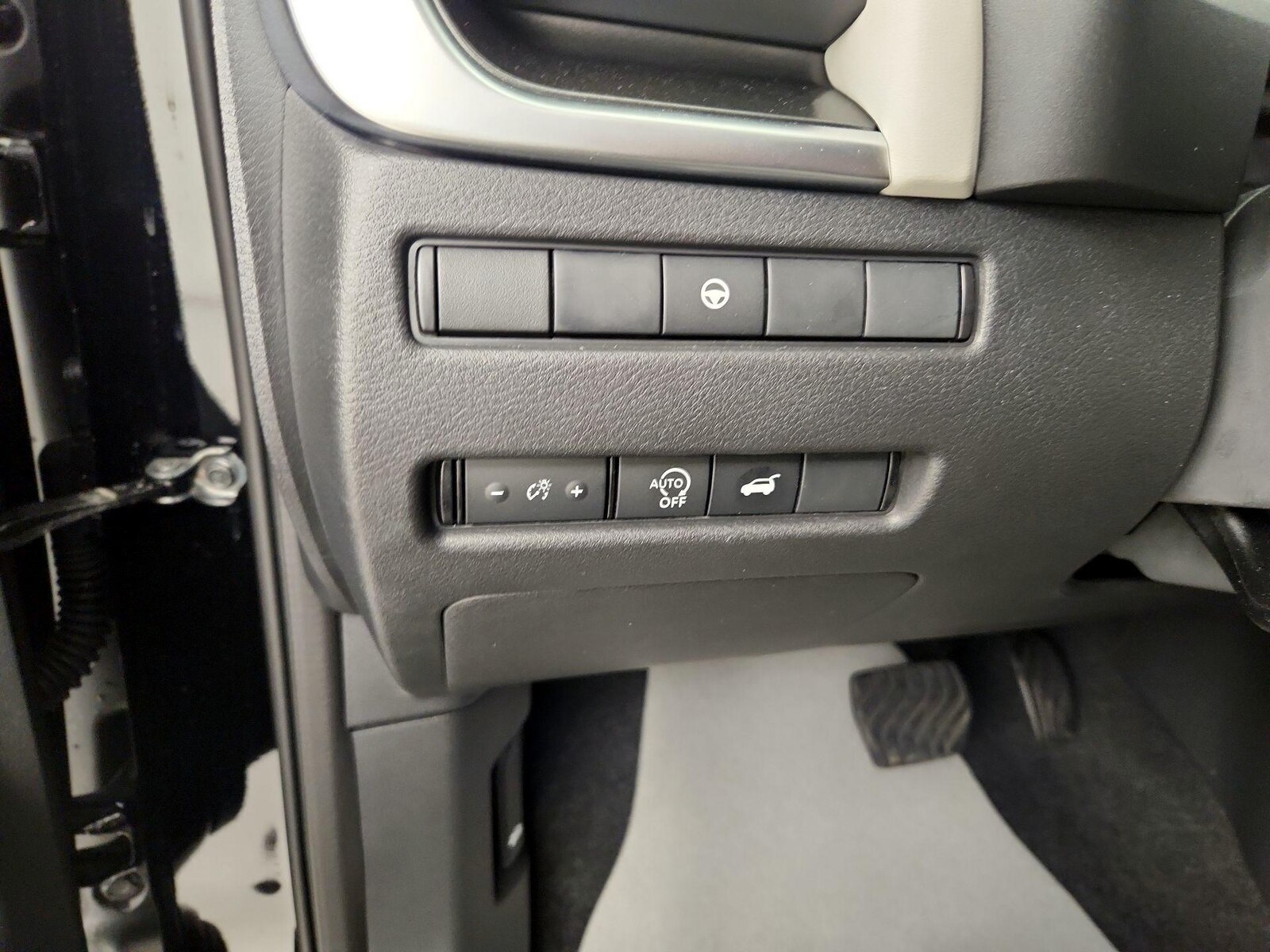 2025 Nissan Rogue SV - Photo 14