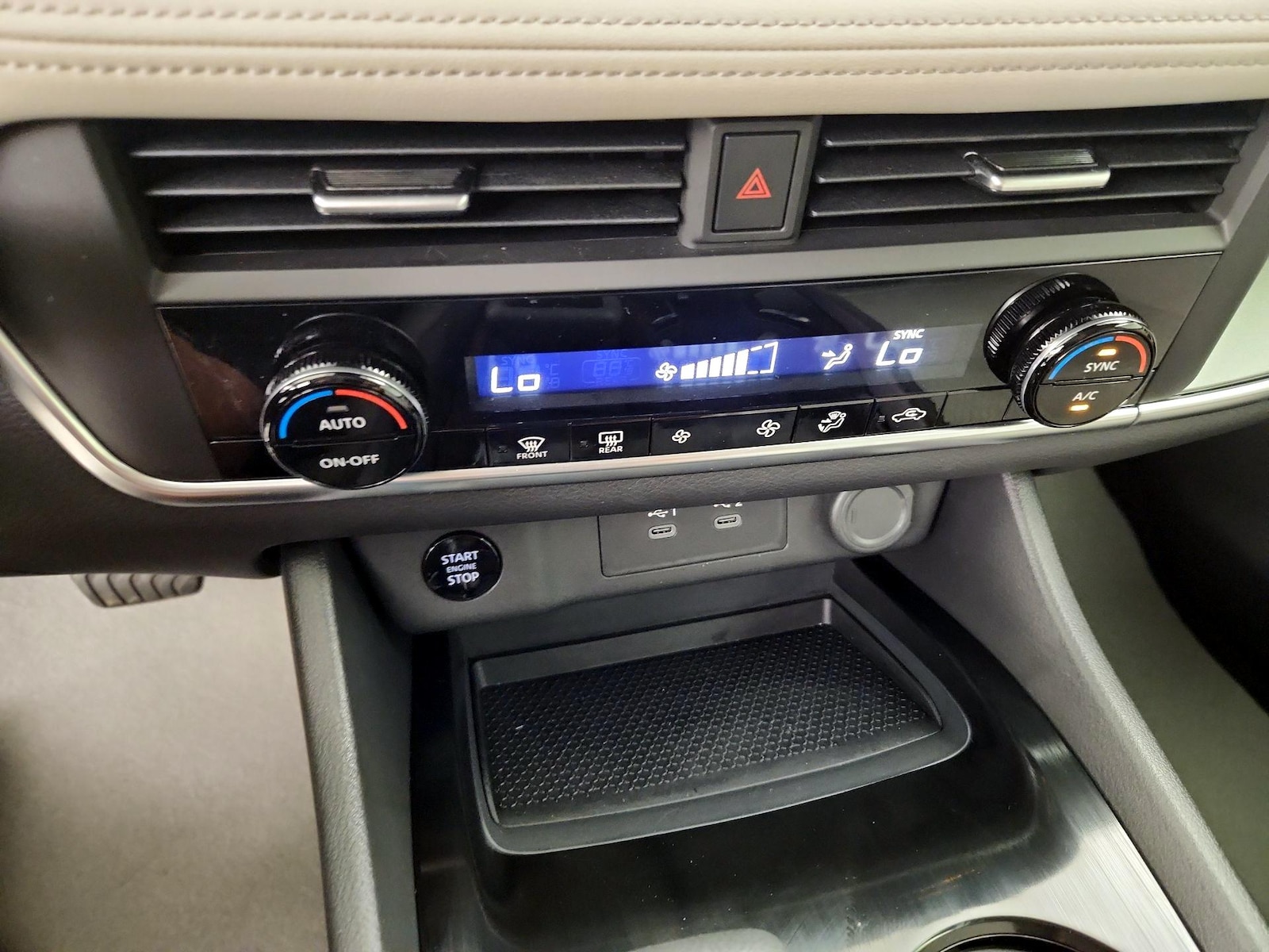 2025 Nissan Rogue SV - Photo 17