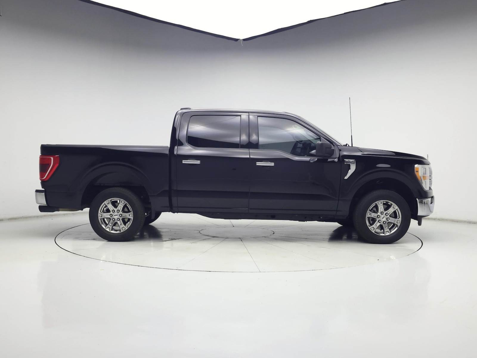 2023 Ford F-150 XLT - Photo 8