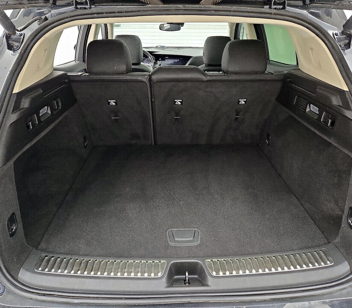 Trunk/Cargo (Seats Up)