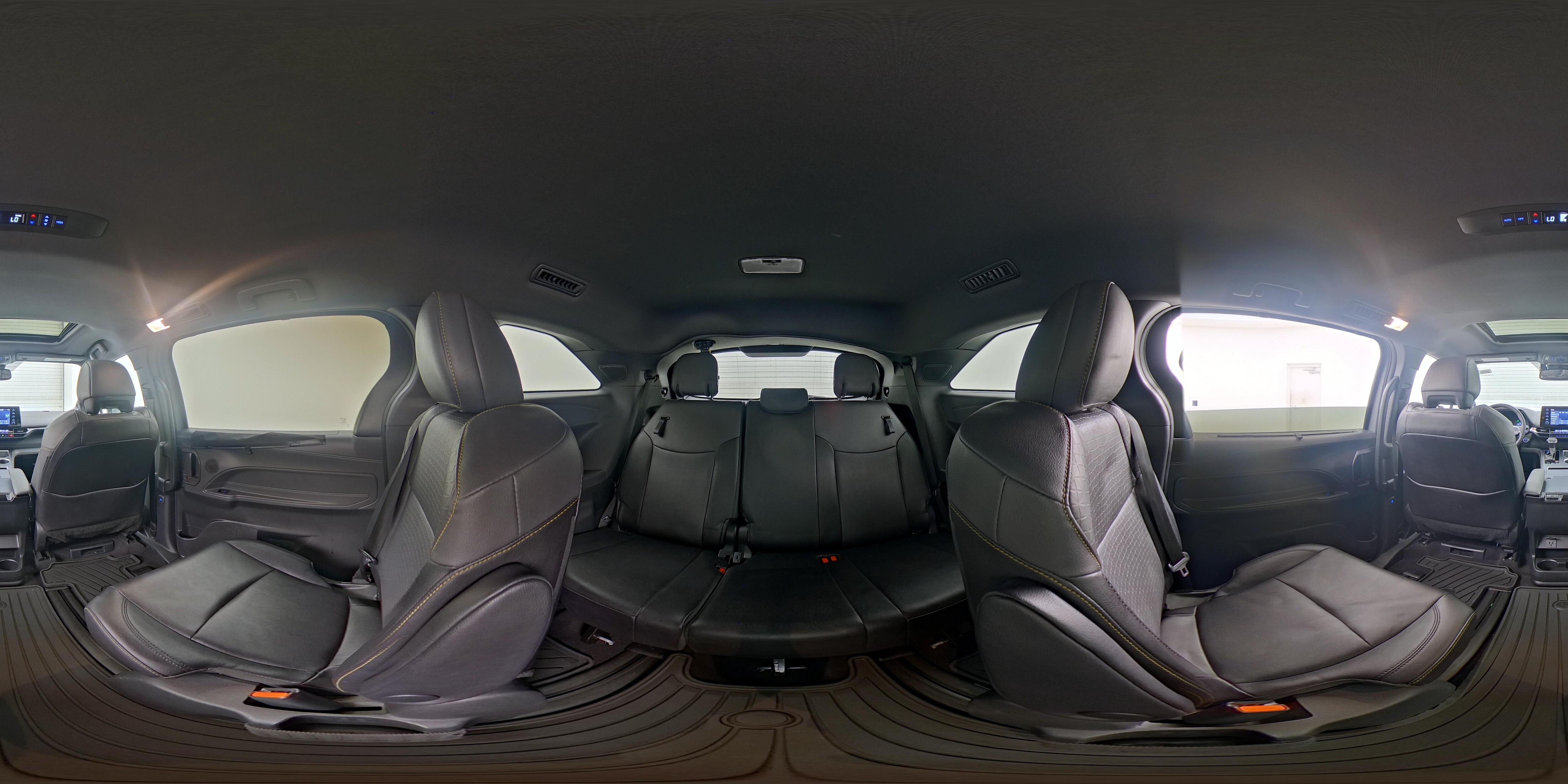 2024 Toyota Sienna Woodland Edition - Photo 29
