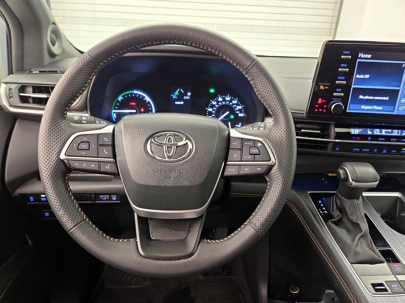 2024 Toyota Sienna Woodland Edition - Photo 11