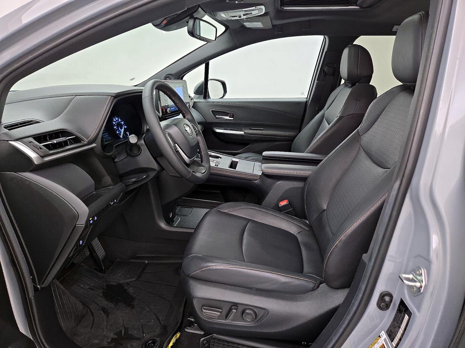 2024 Toyota Sienna Woodland Edition - Photo 12