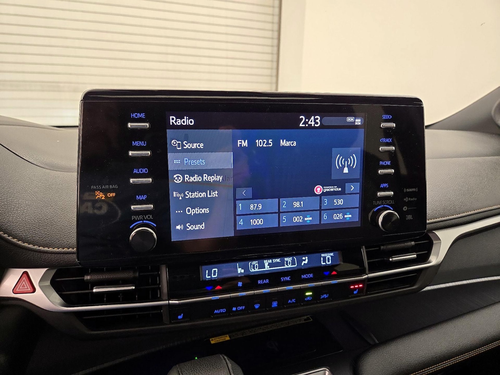2024 Toyota Sienna Woodland Edition - Photo 17
