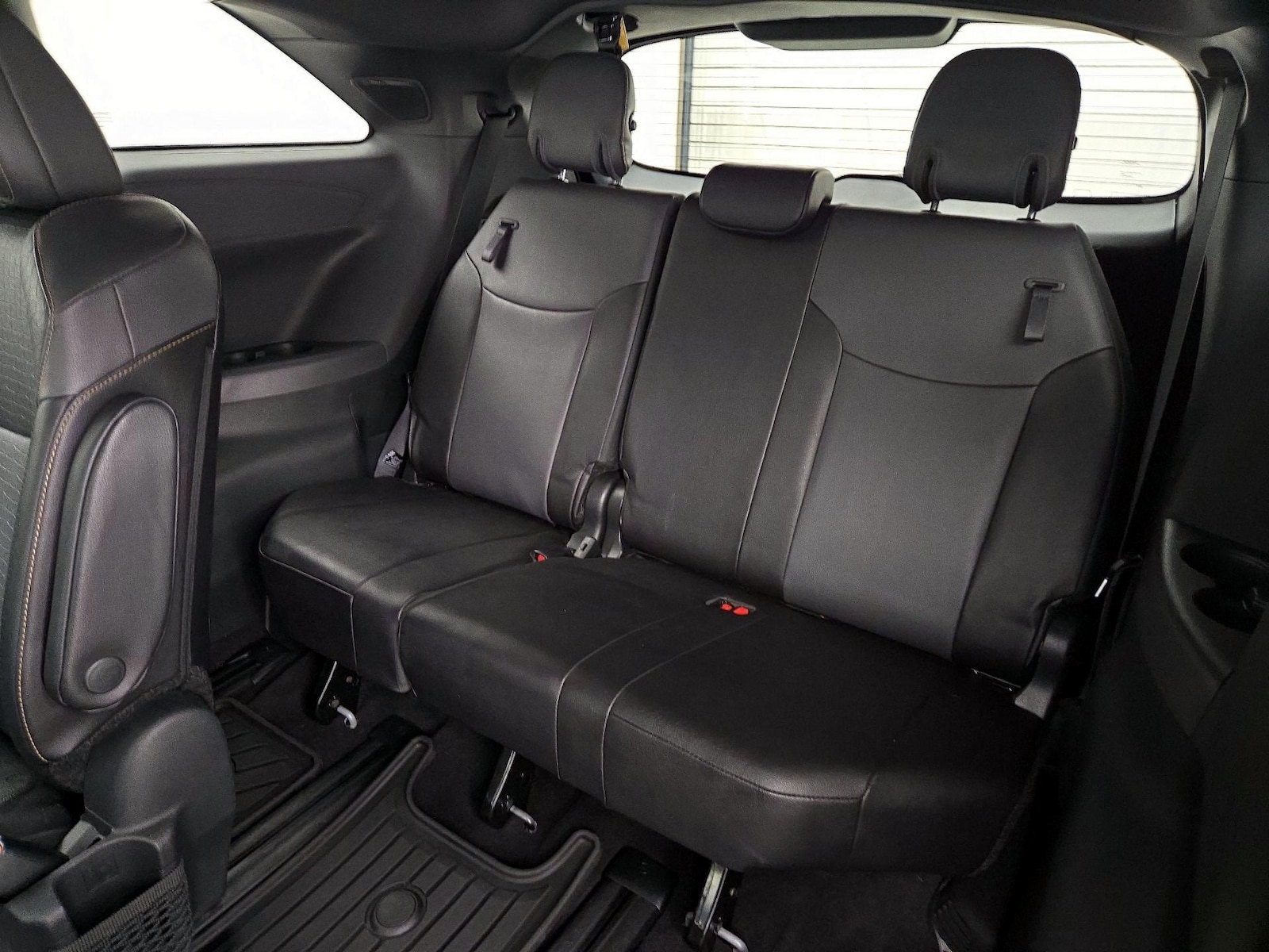 2024 Toyota Sienna Woodland Edition - Photo 23