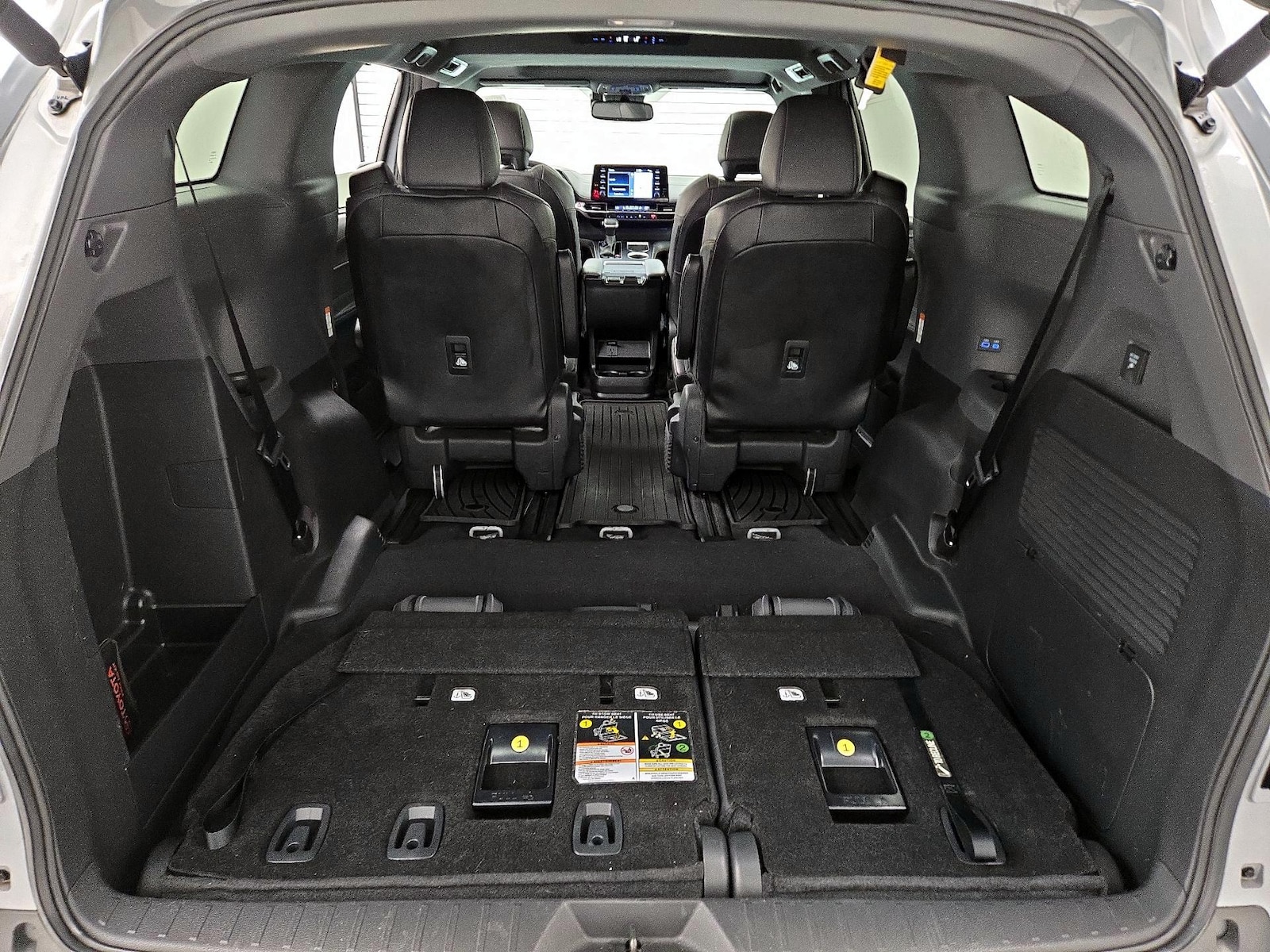 2024 Toyota Sienna Woodland Edition - Photo 25