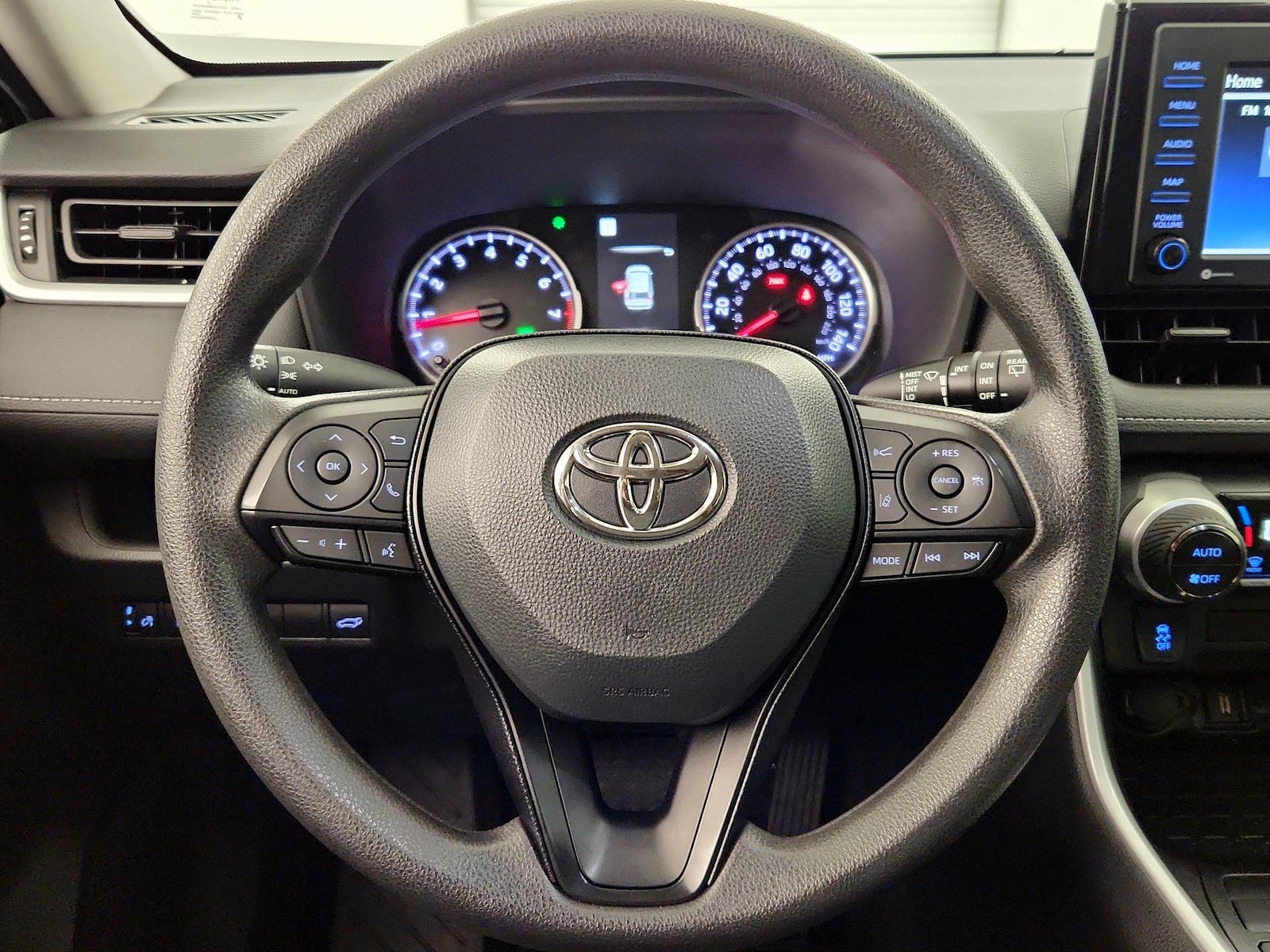 2022 Toyota RAV4 XLE - Photo 11