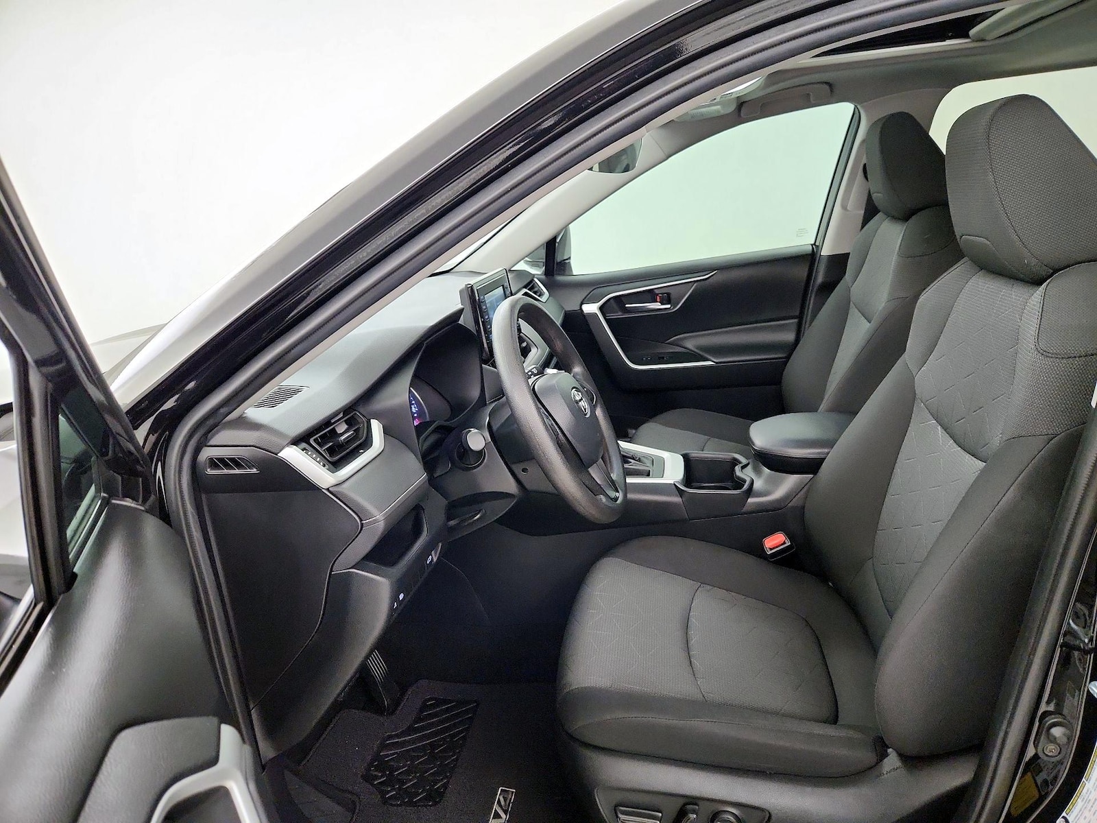 2022 Toyota RAV4 XLE - Photo 12