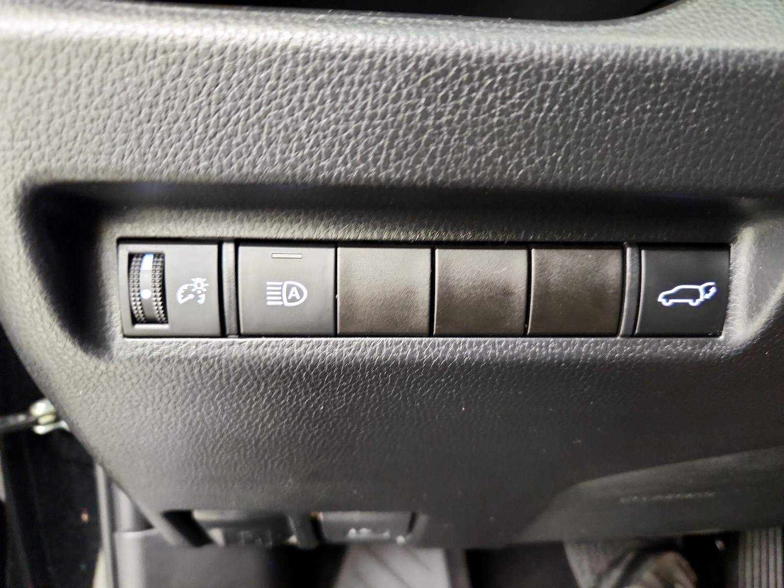 2022 Toyota RAV4 XLE - Photo 14
