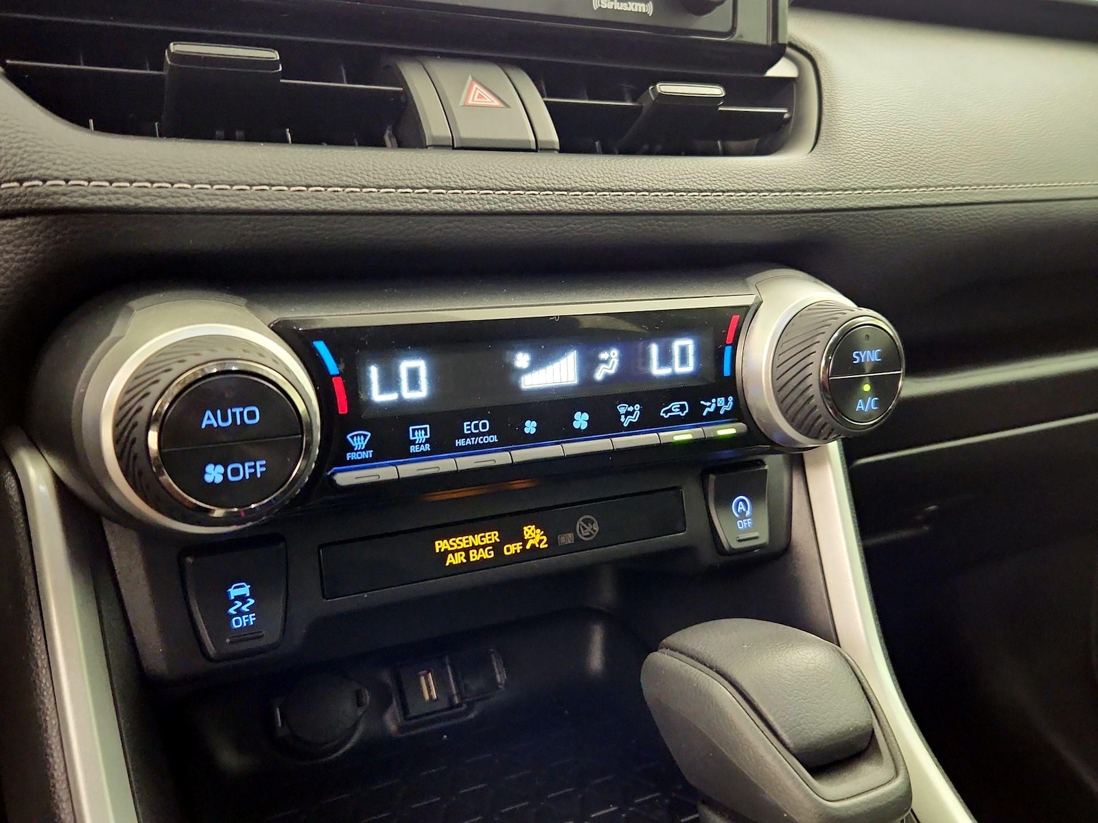 2022 Toyota RAV4 XLE - Photo 17