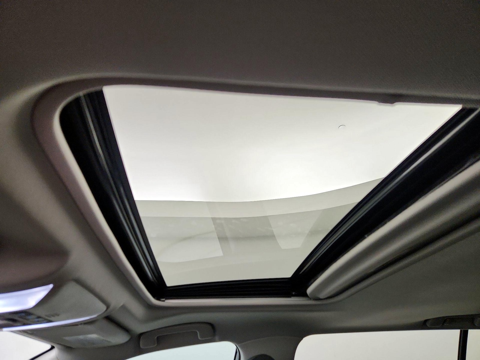 2022 Toyota RAV4 XLE - Photo 20