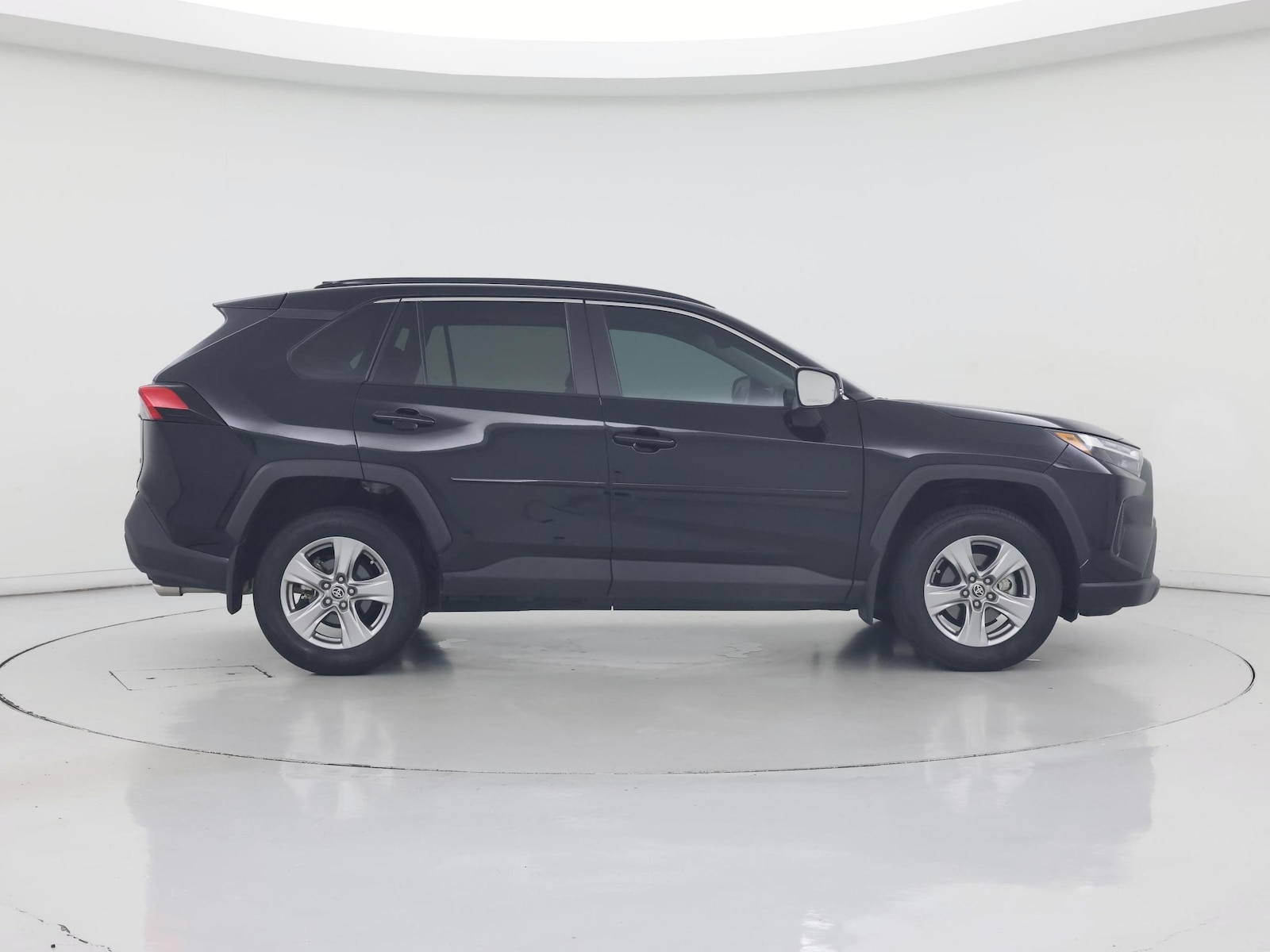 2022 Toyota RAV4 XLE - Photo 8
