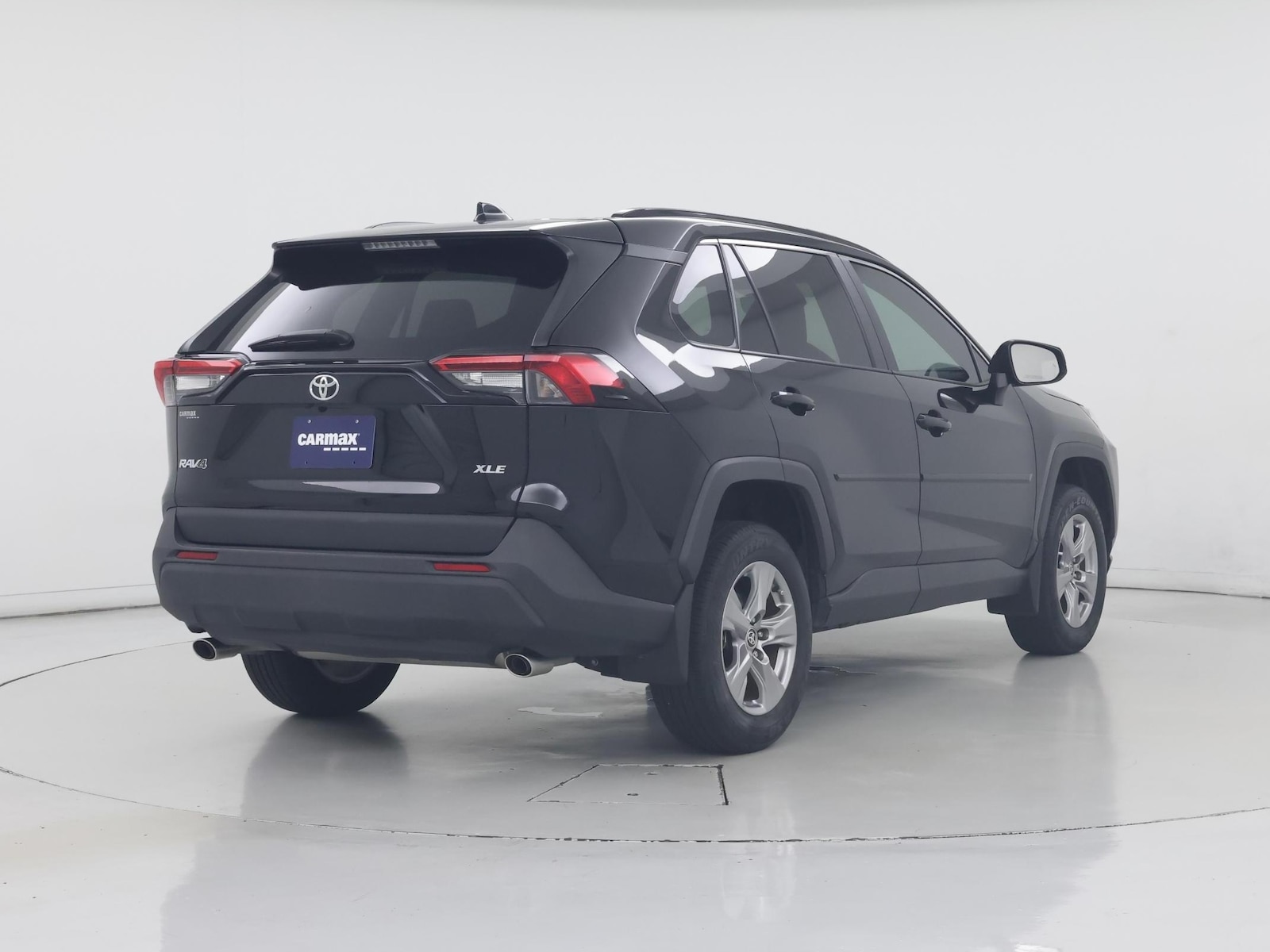 2022 Toyota RAV4 XLE - Photo 9