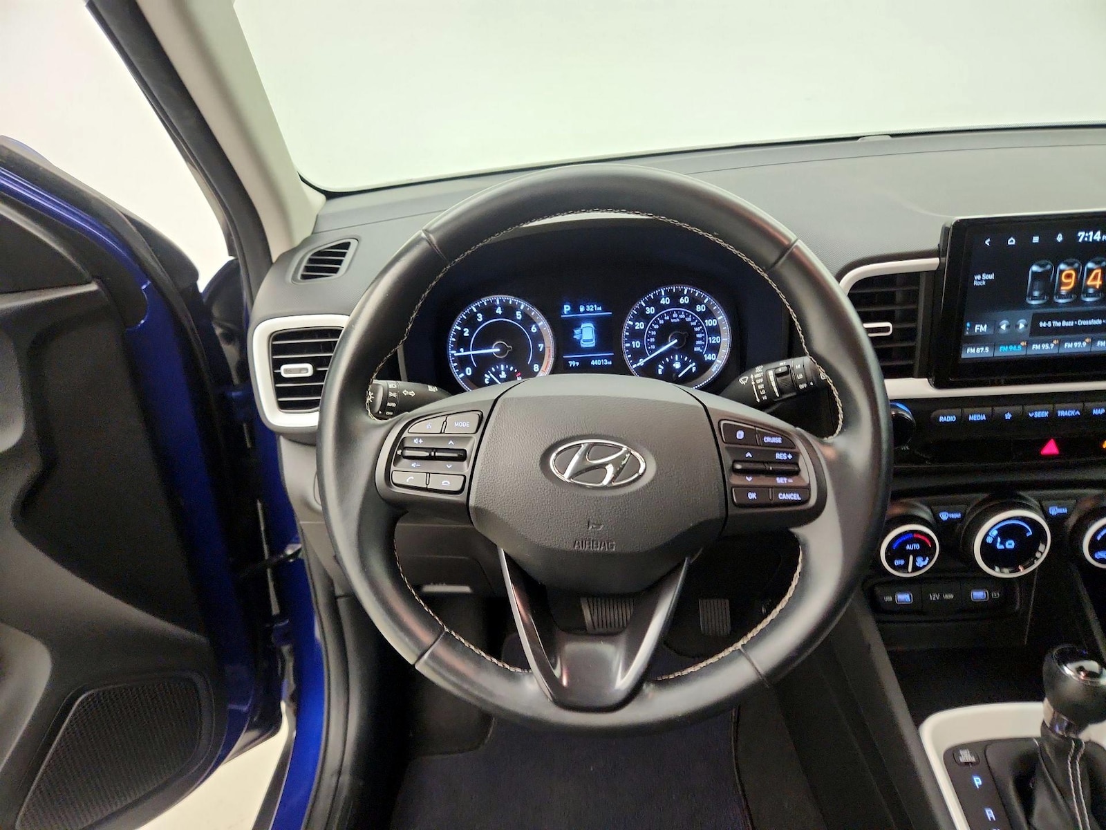2022 Hyundai Venue Limited - Photo 11