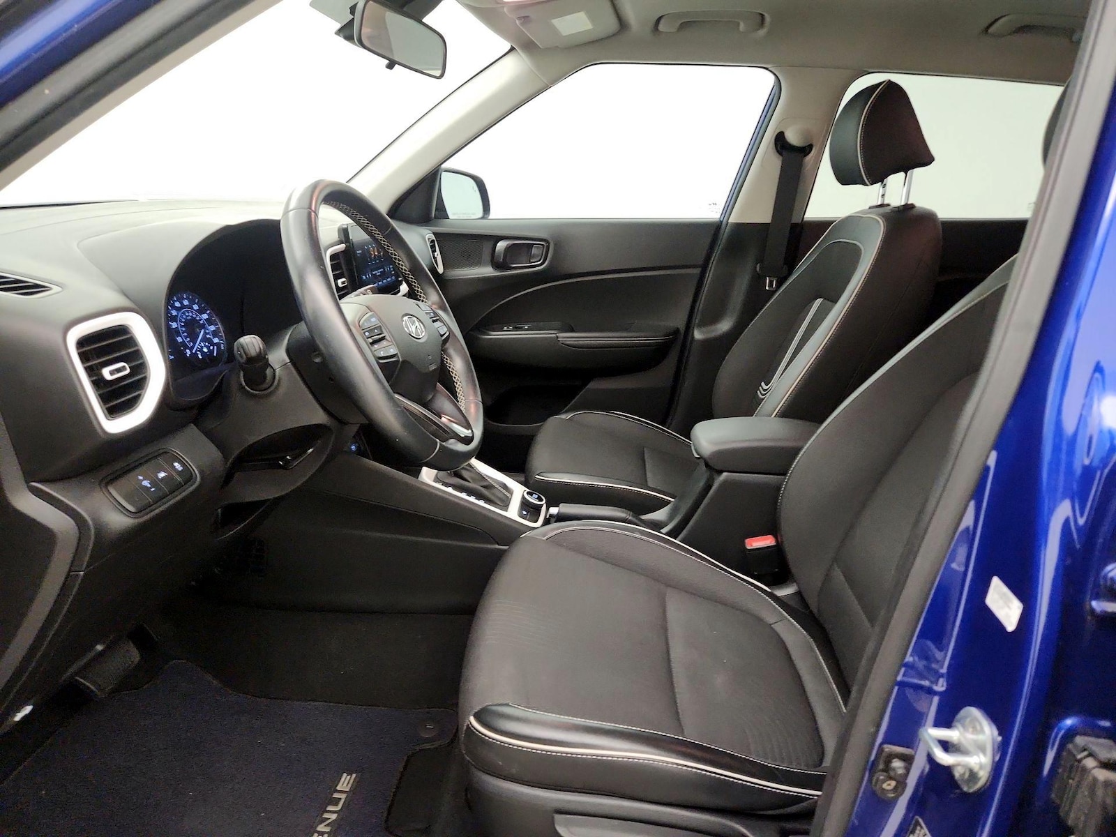 2022 Hyundai Venue Limited - Photo 12