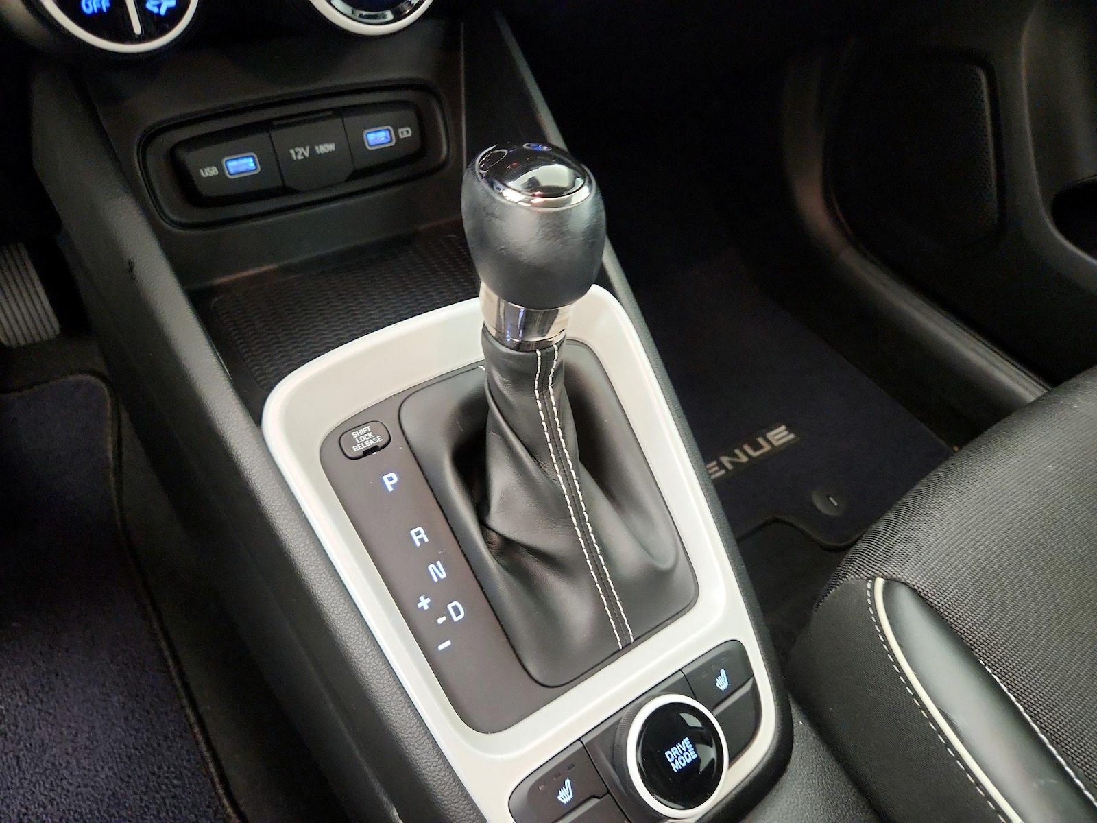 2022 Hyundai Venue Limited - Photo 18
