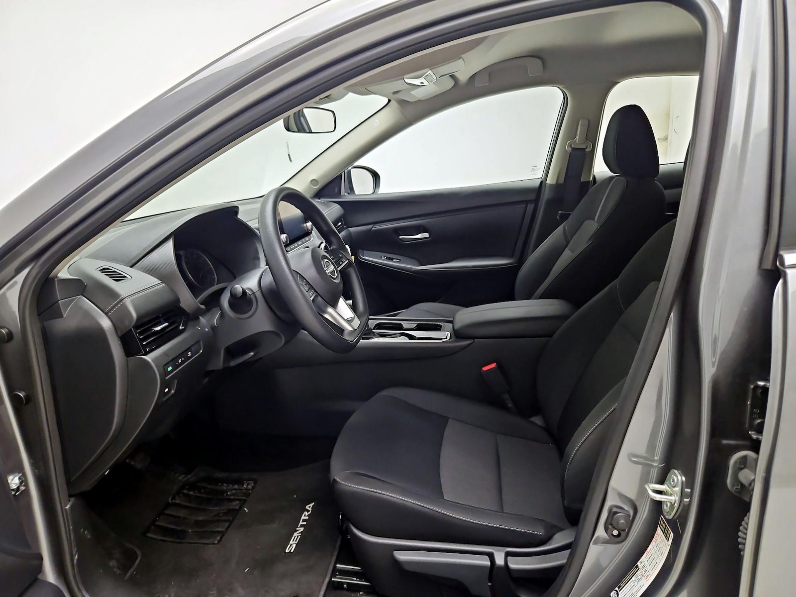 2025 Nissan Sentra SV - Photo 12