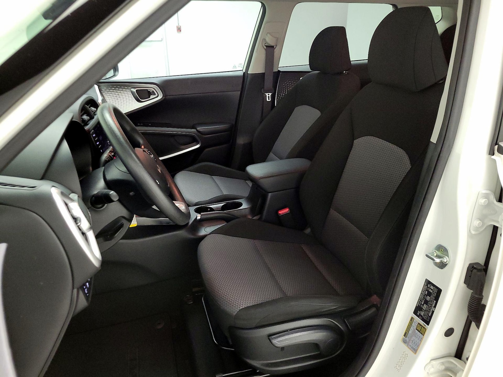 2023 Kia Soul LX - Photo 12