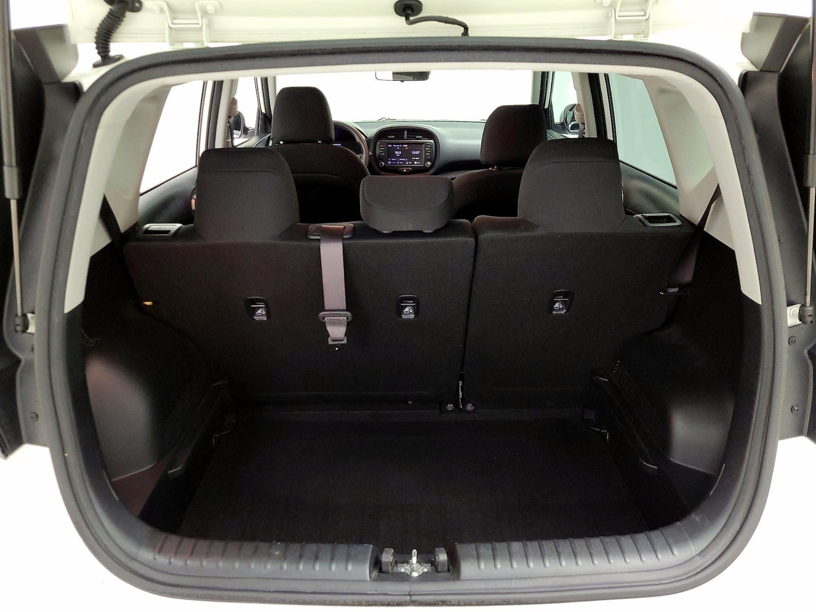 2023 Kia Soul LX - Photo 22