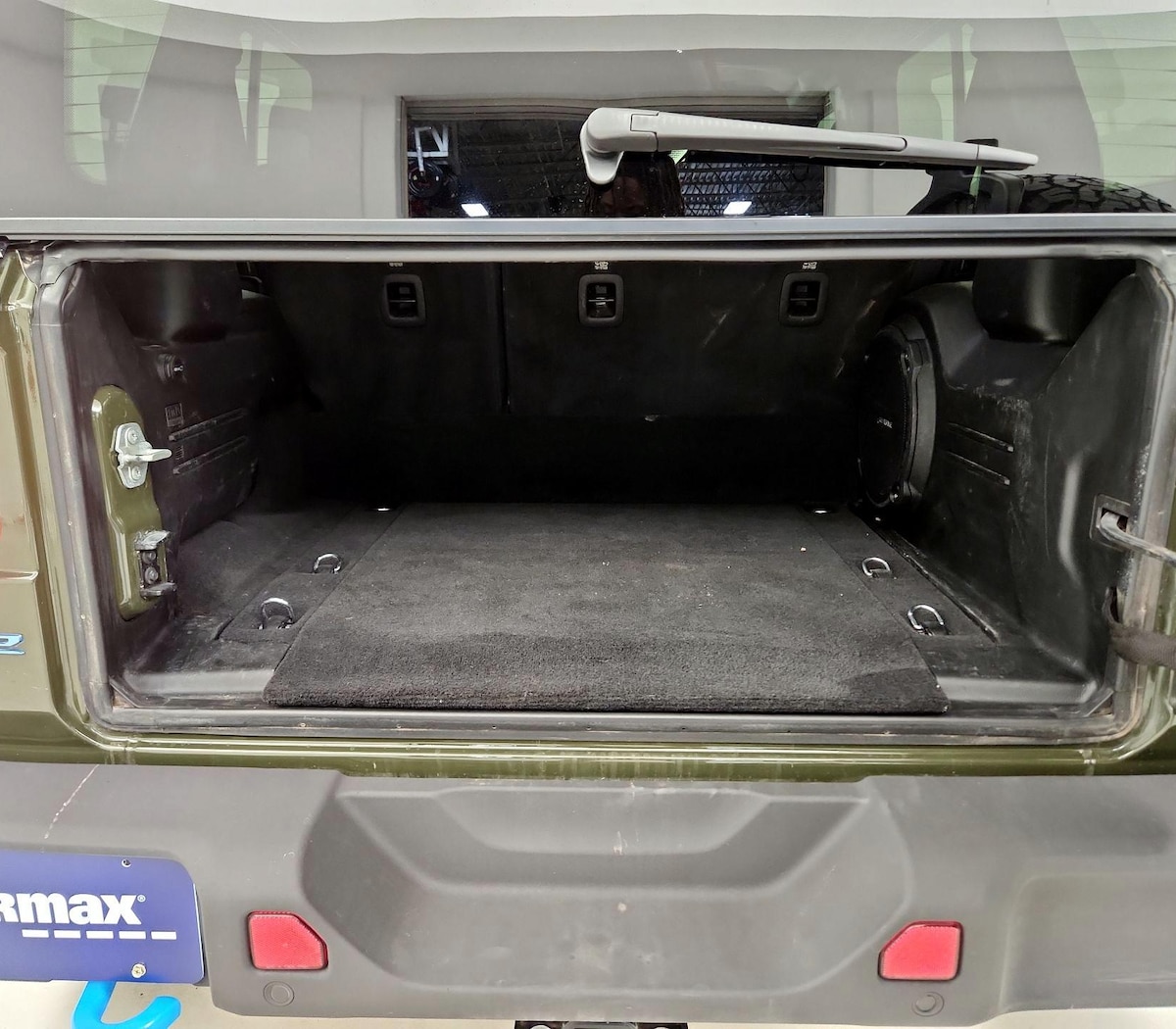 Trunk/Cargo (Seats Up)