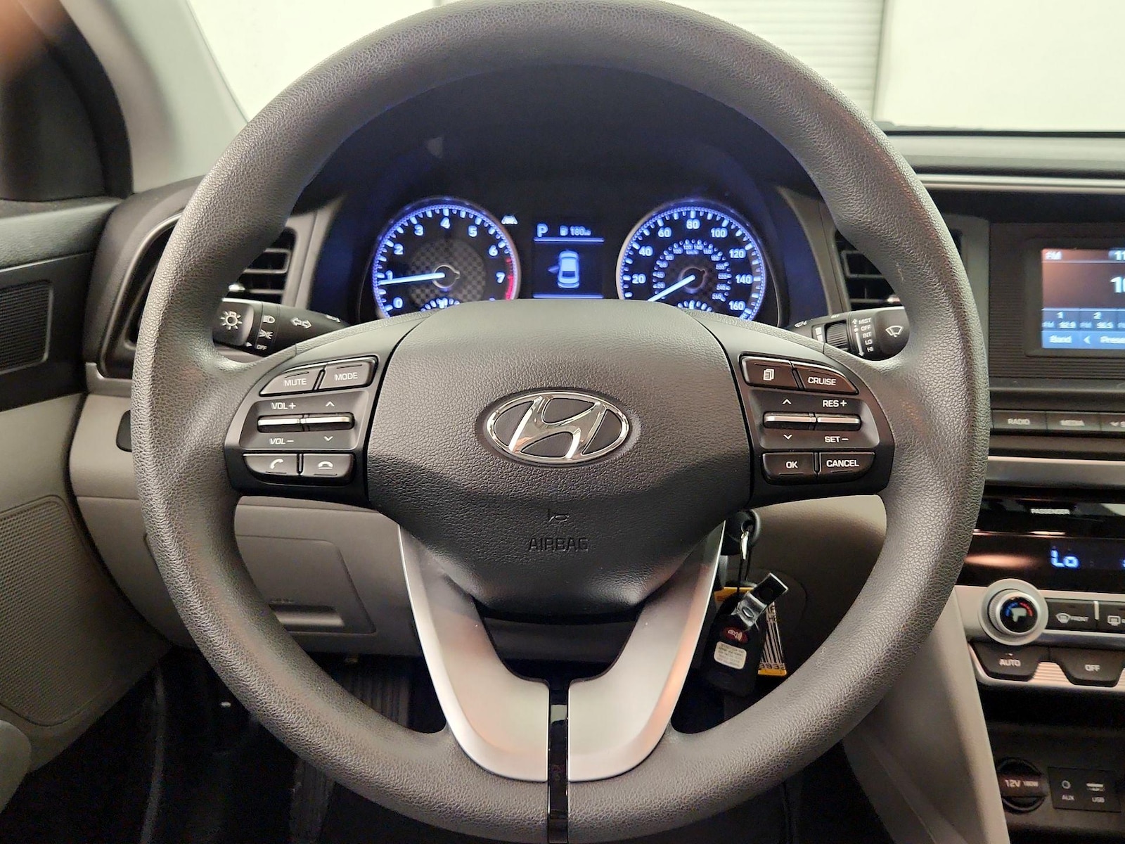 2020 Hyundai Elantra SE - Photo 11
