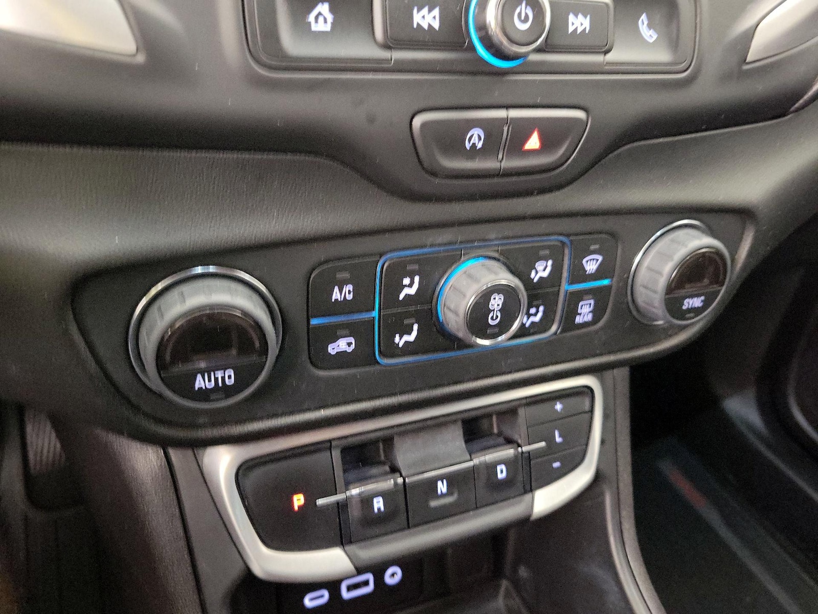 2024 GMC Terrain SLE - Photo 16