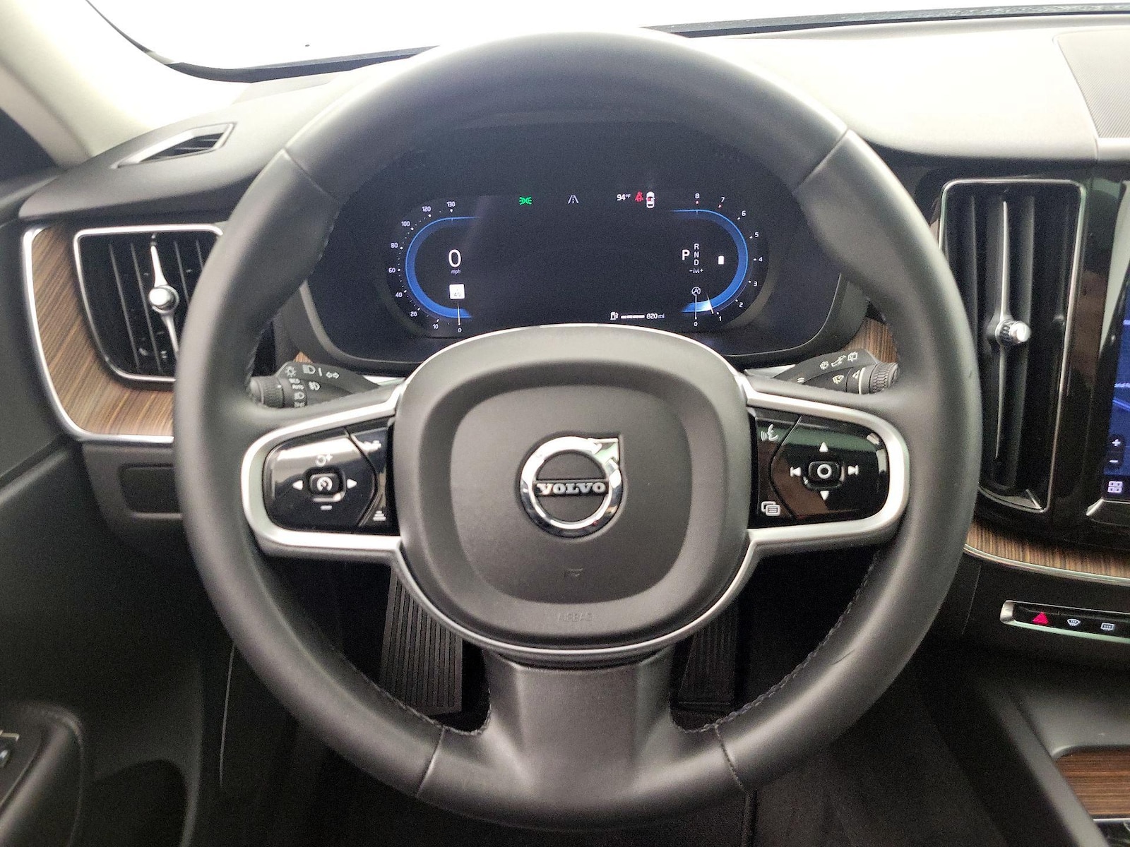 2023 Volvo XC60 Plus - Photo 11