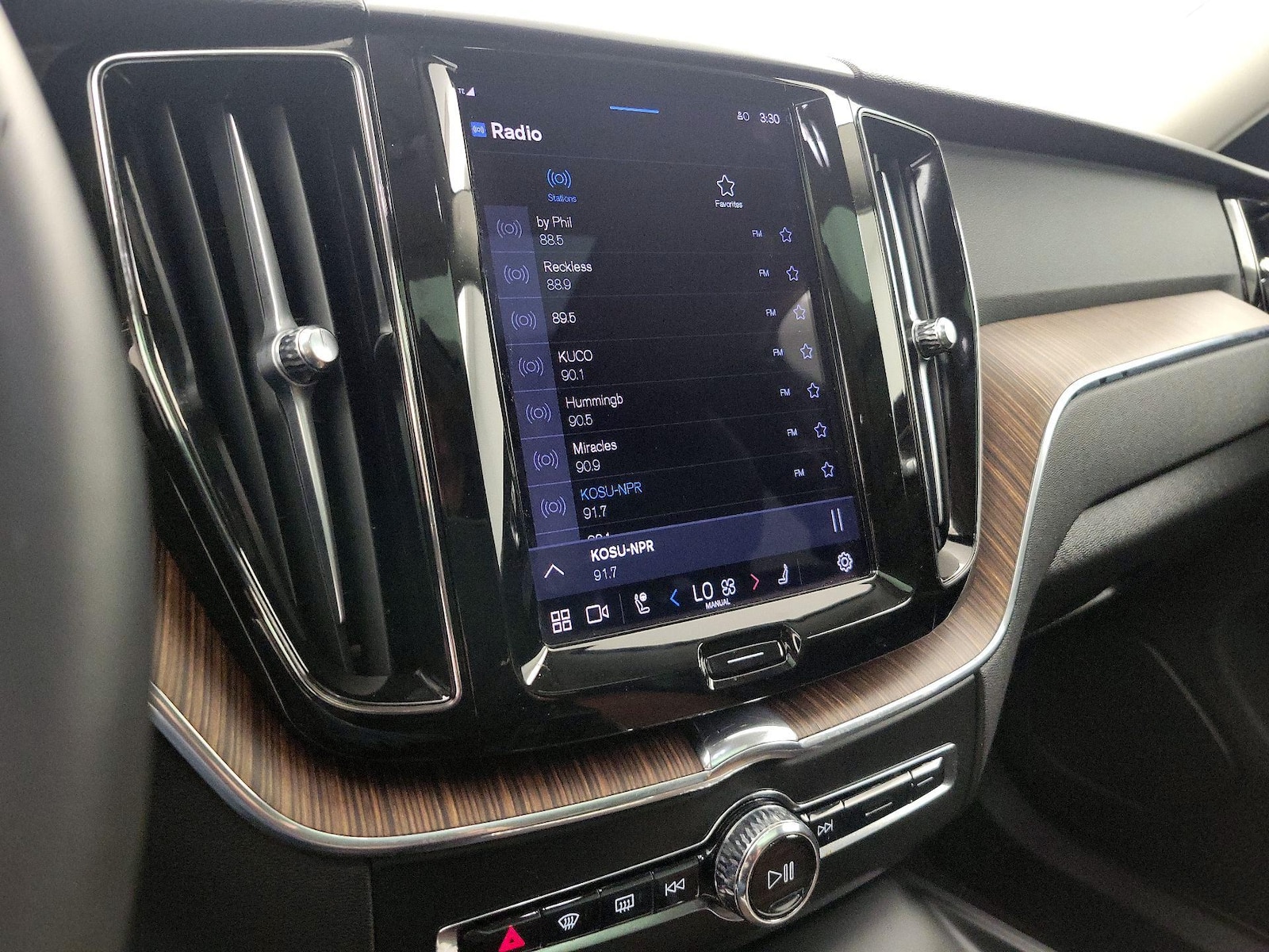 2023 Volvo XC60 Plus - Photo 17