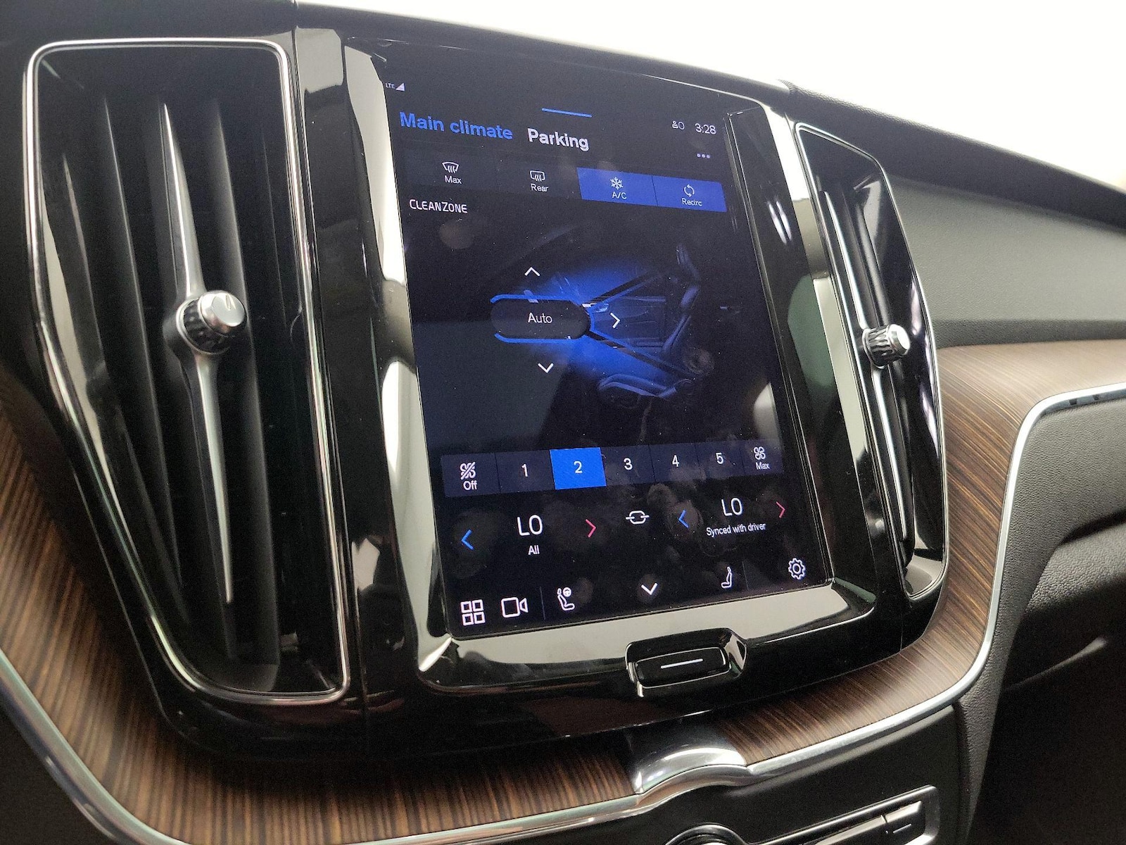 2023 Volvo XC60 Plus - Photo 18