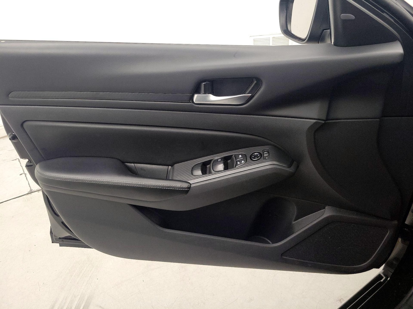 2025 Nissan Altima SV - Photo 13