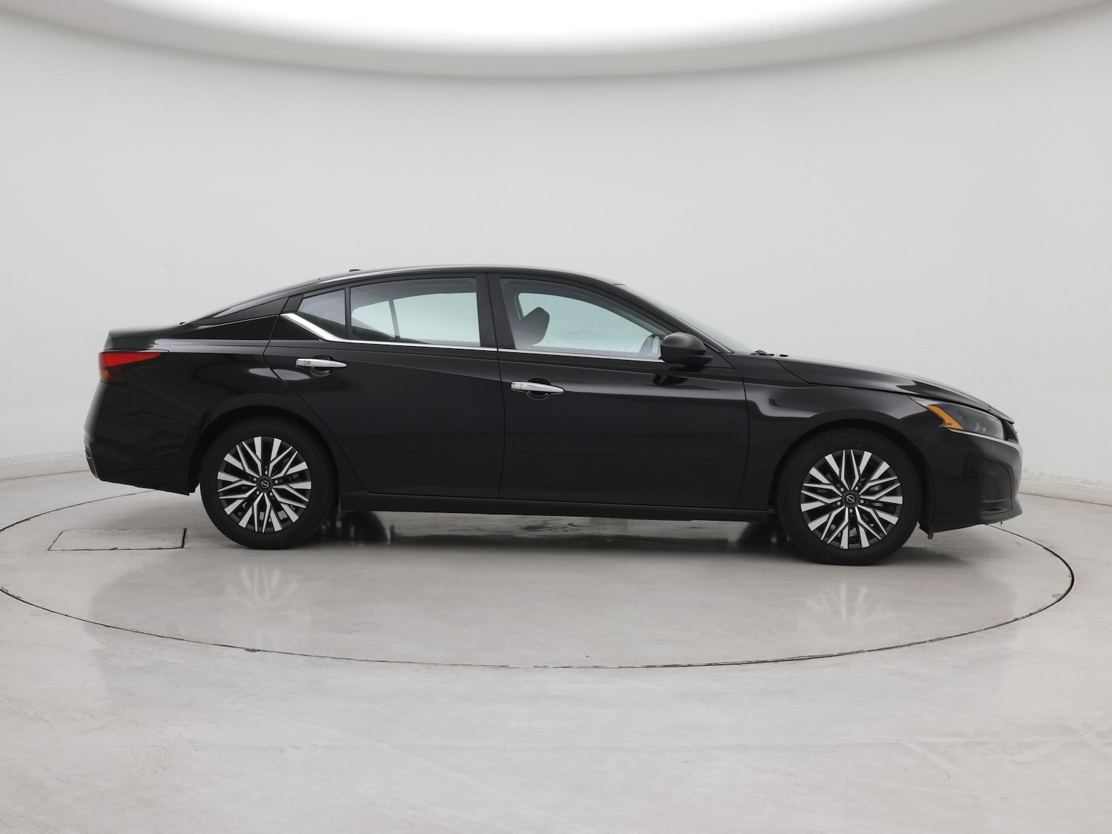 2025 Nissan Altima SV - Photo 8
