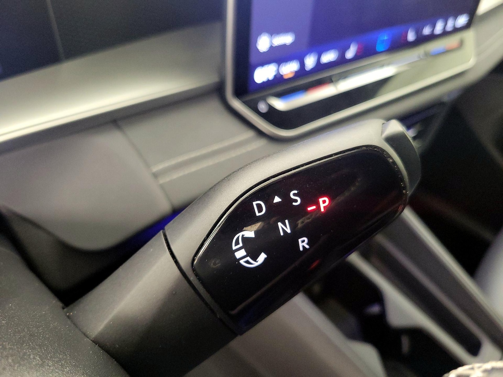 2026 Volkswagen Tiguan SE - Photo 18