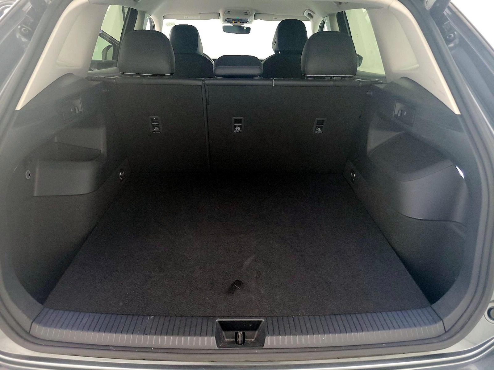 2026 Volkswagen Tiguan SE - Photo 21