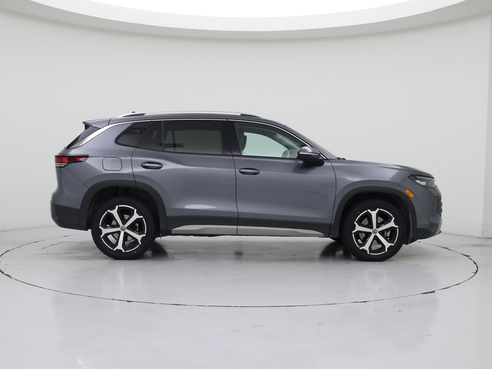 2026 Volkswagen Tiguan SE - Photo 8