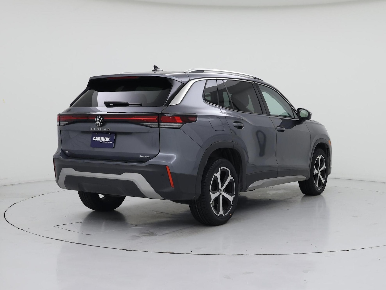 2026 Volkswagen Tiguan SE - Photo 9