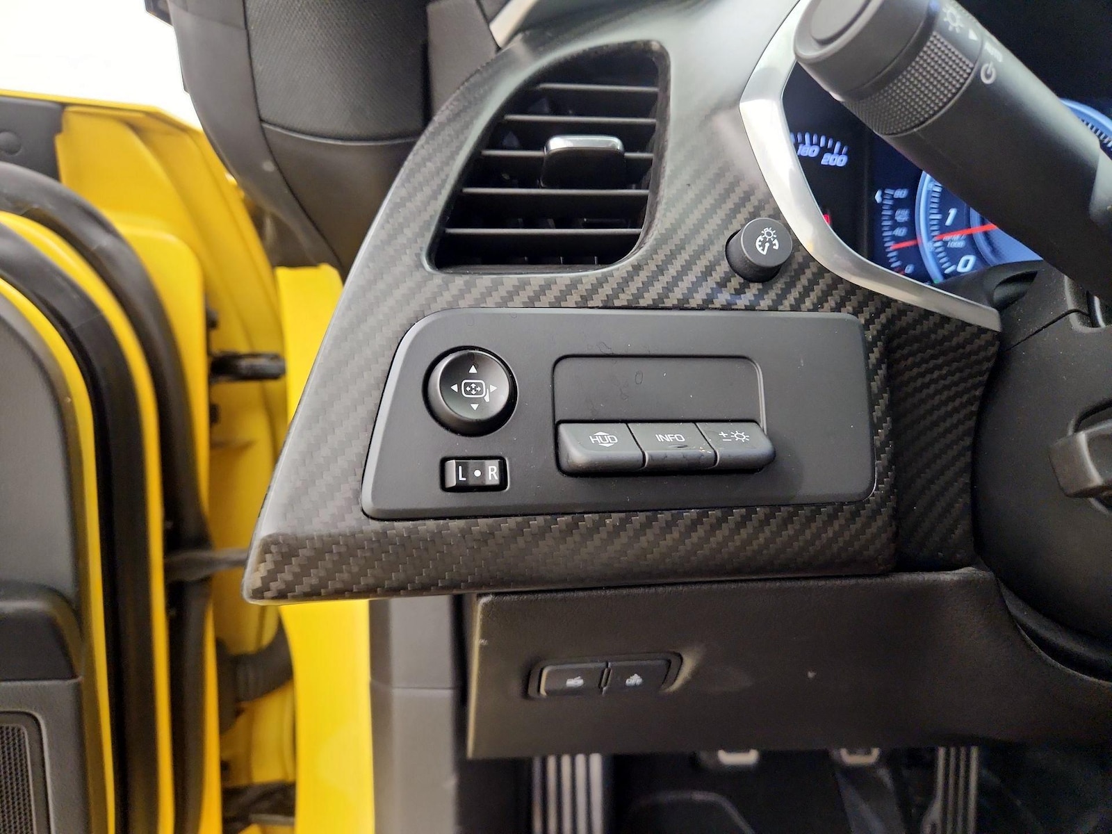 2016 Chevrolet Corvette 2LT - Photo 14