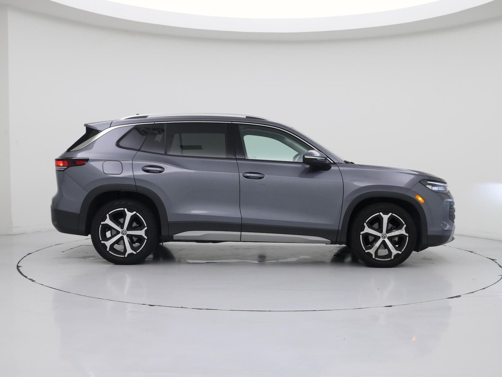 2026 Volkswagen Tiguan SE - Photo 8
