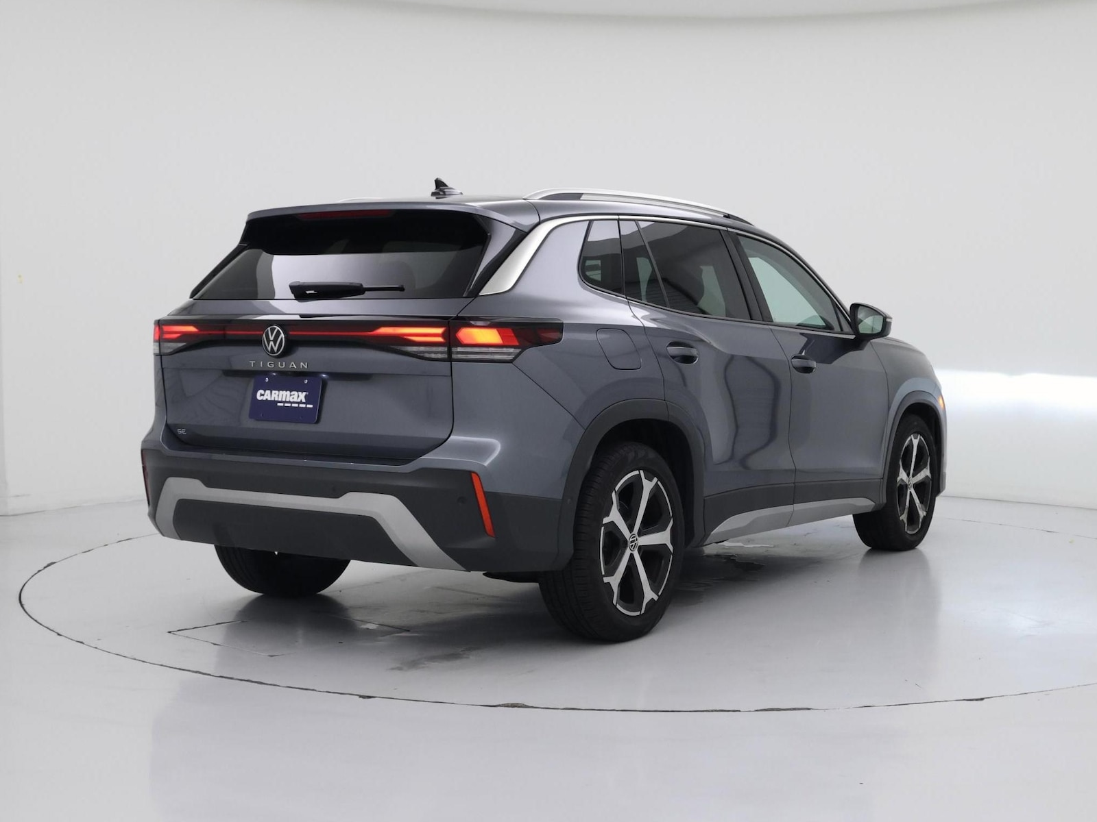 2026 Volkswagen Tiguan SE - Photo 9