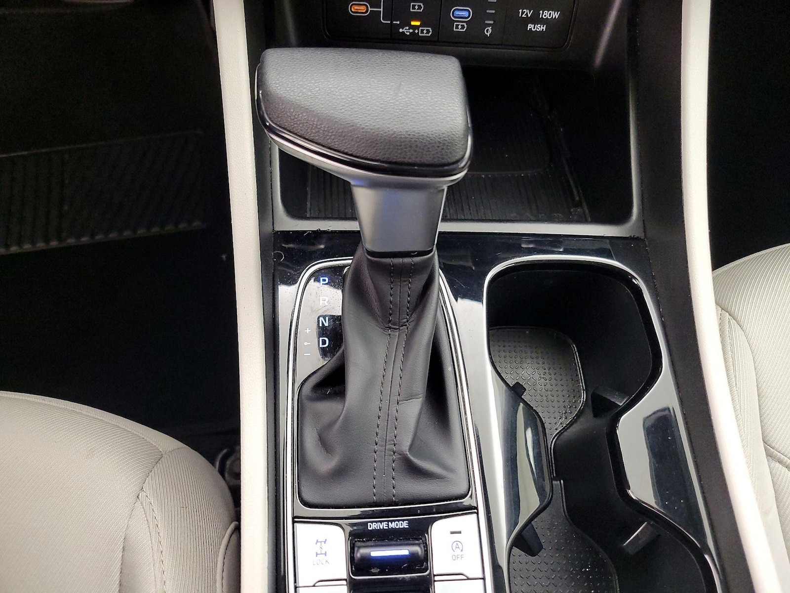 2025 Hyundai Tucson SEL - Photo 18