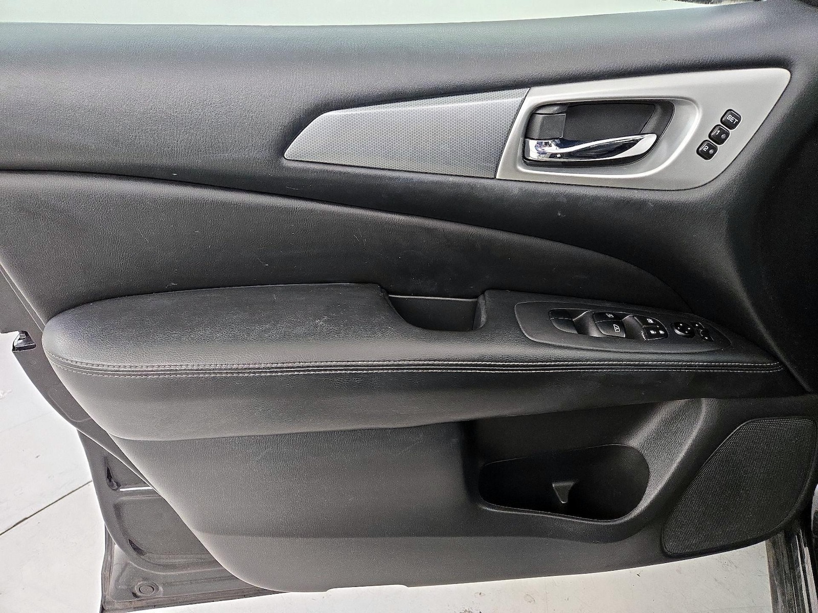 2017 Nissan Pathfinder SL - Photo 13