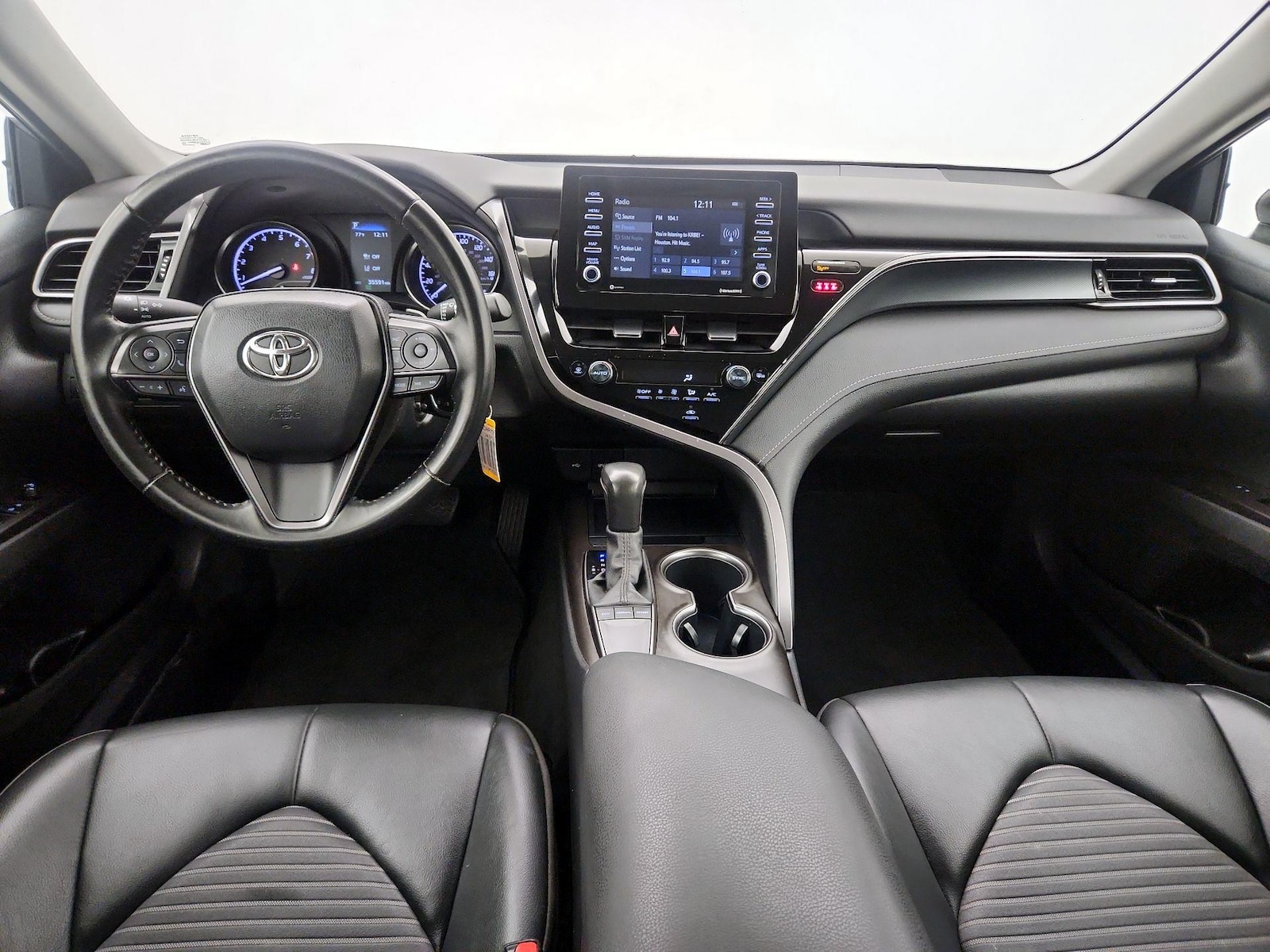 2023 Toyota Camry SE - Photo 10